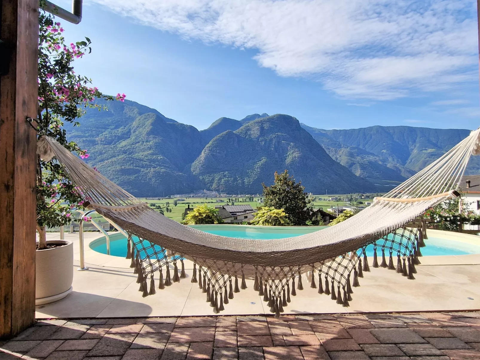 Valley View Pool Apartment-Outside