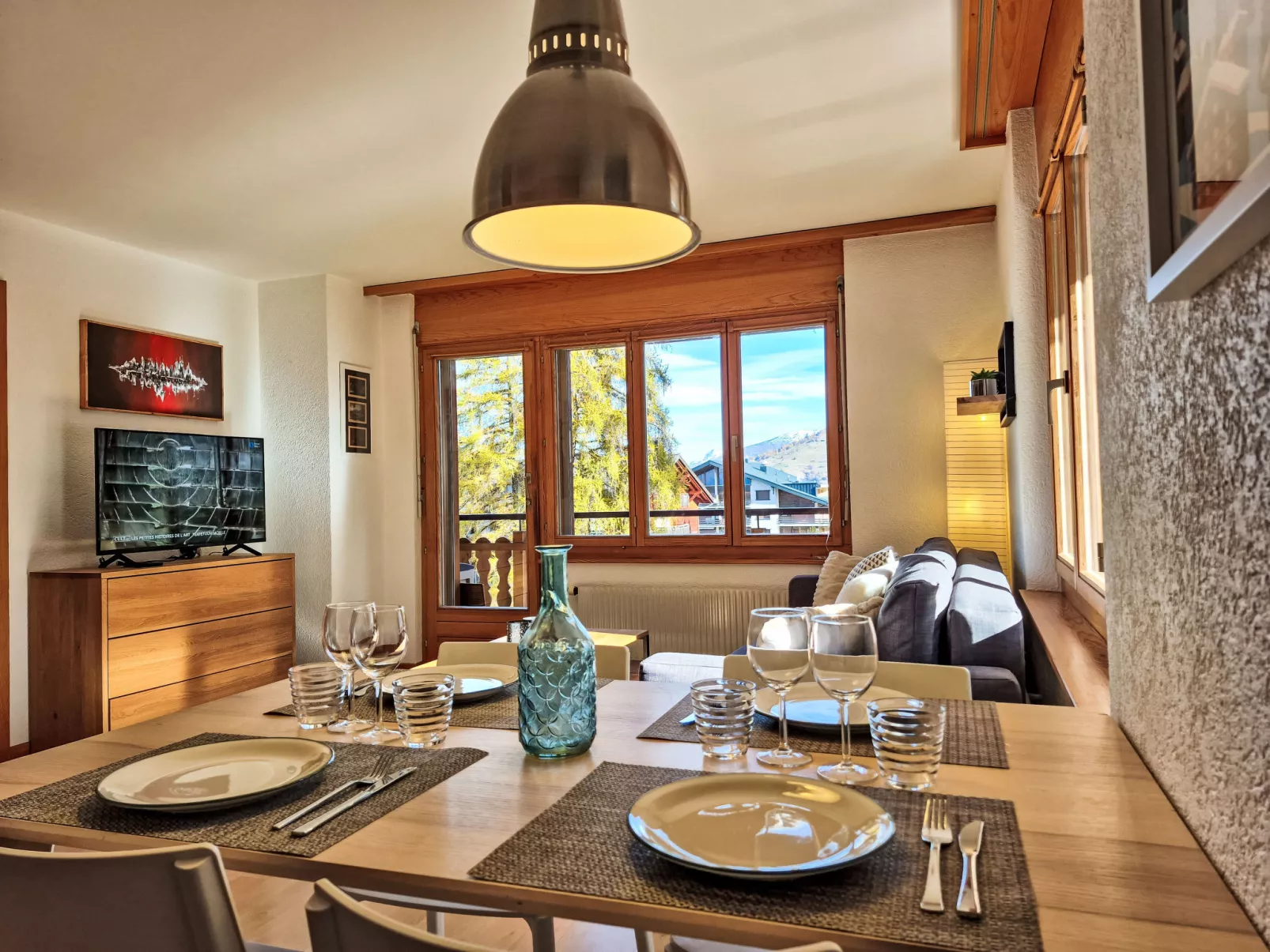 Ambassador 1/6-Dedans