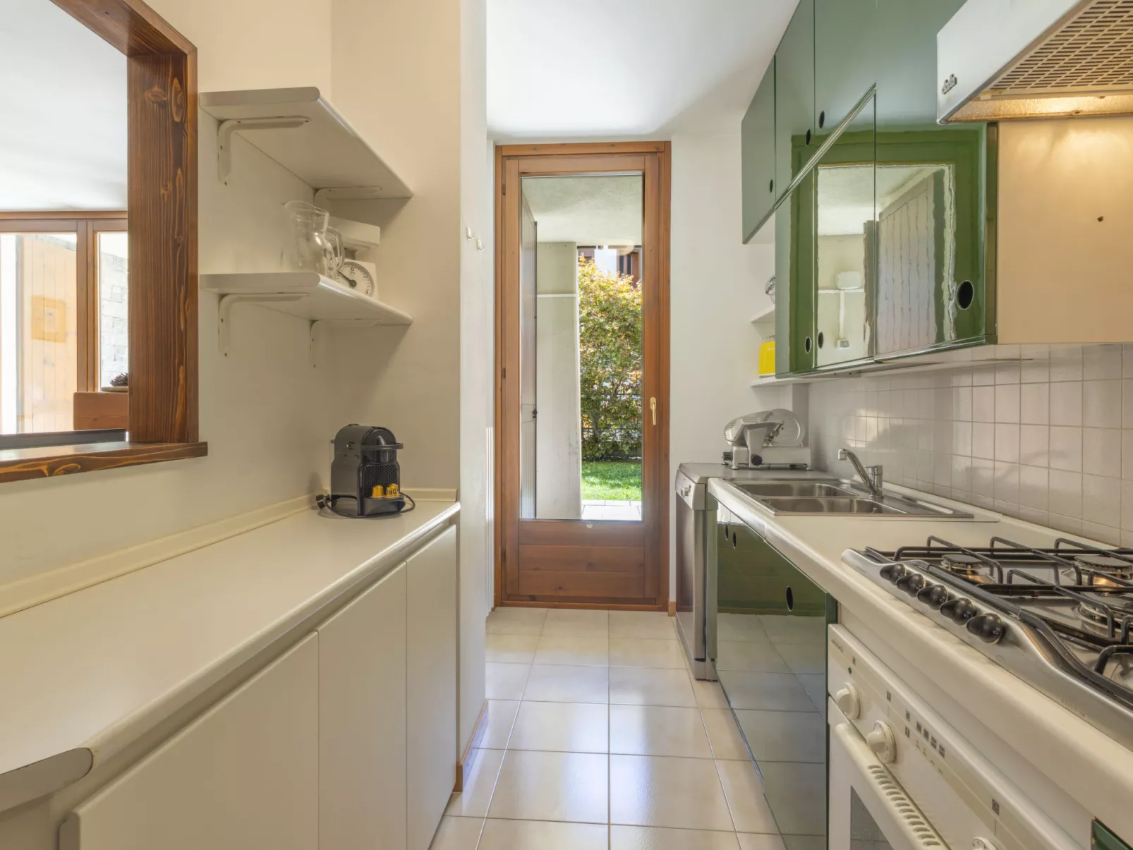 Monte Confinale Garden View-Drinnen