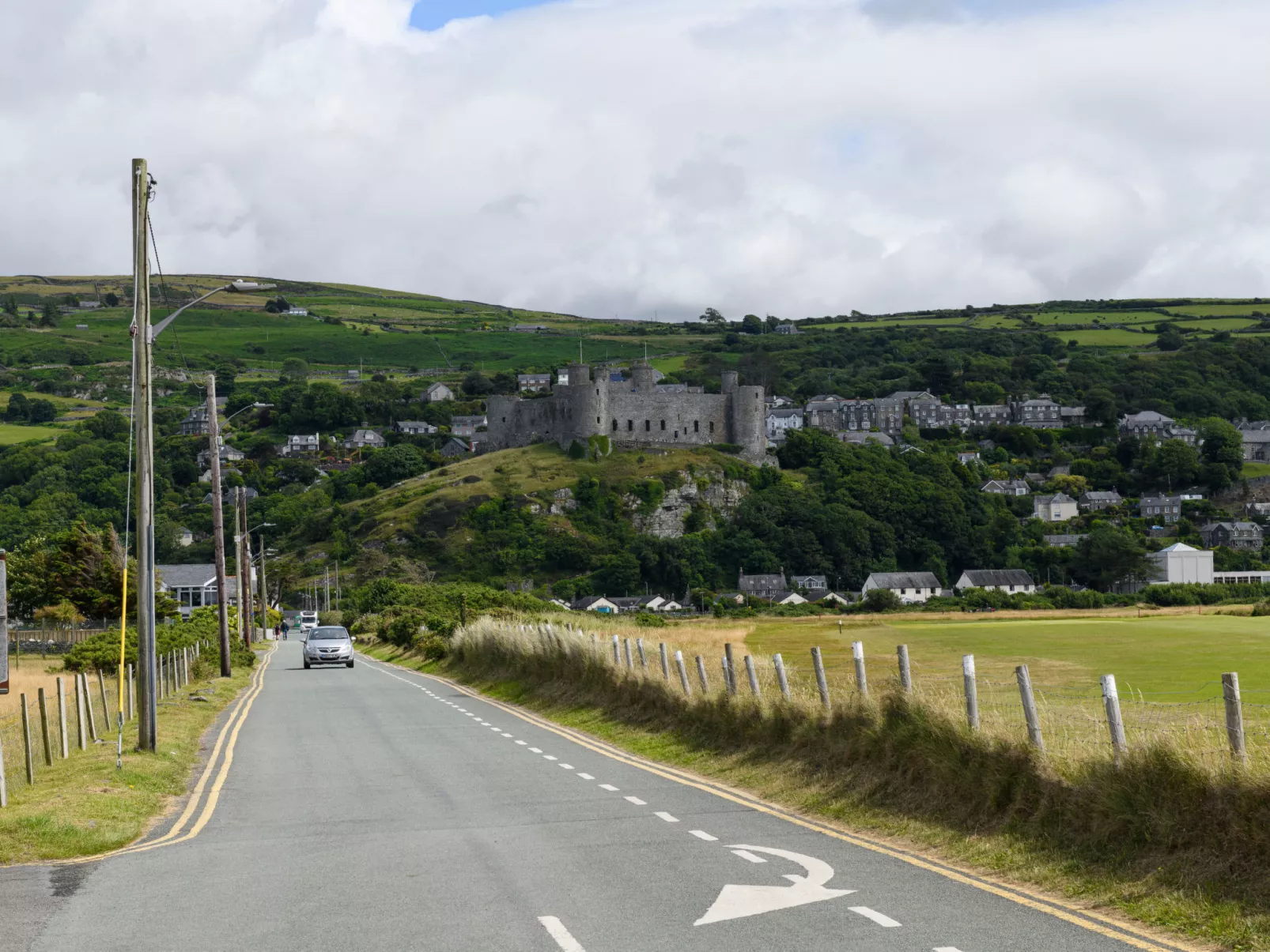 Golygfa o'r Castell - Castle Views-Dehors