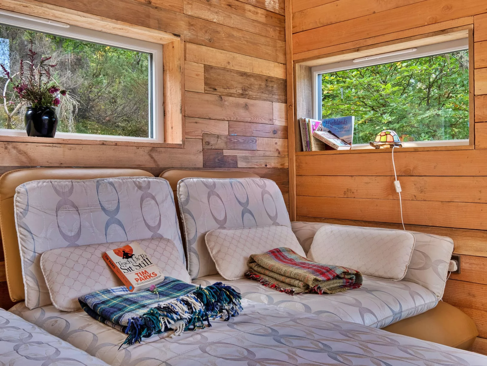 Cosagach Falls Cabin-Dedans