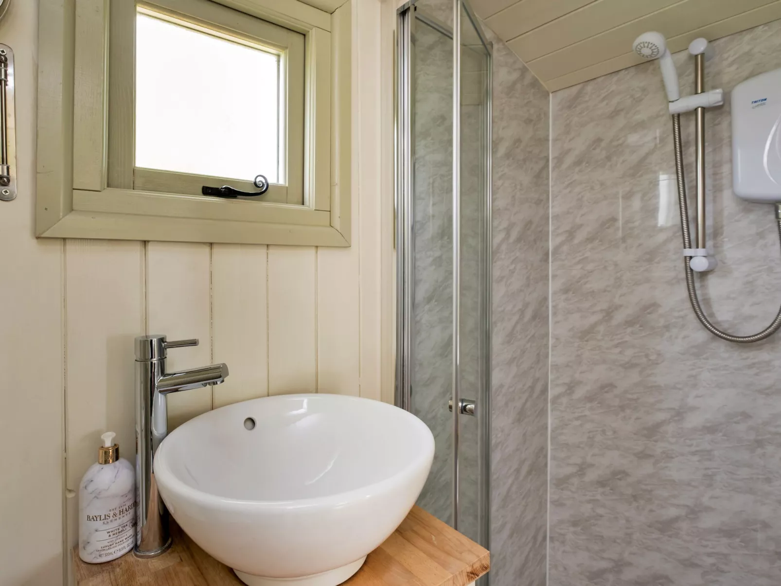 Hay and Hedgerow Glamping-Dedans