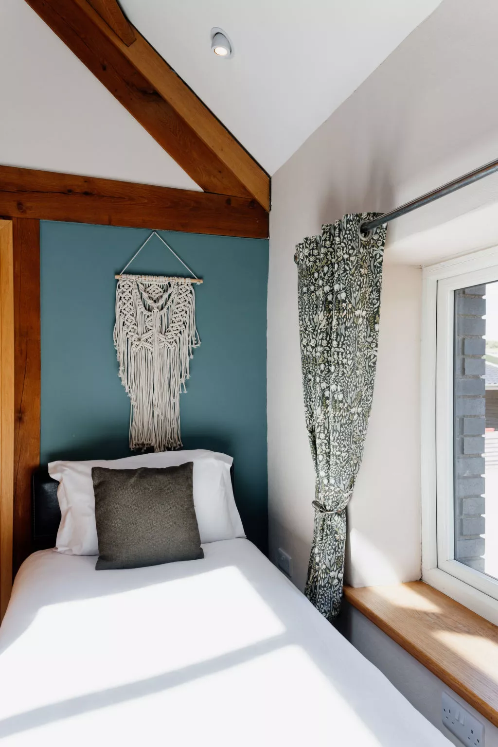 The Welsh Barn-Dedans