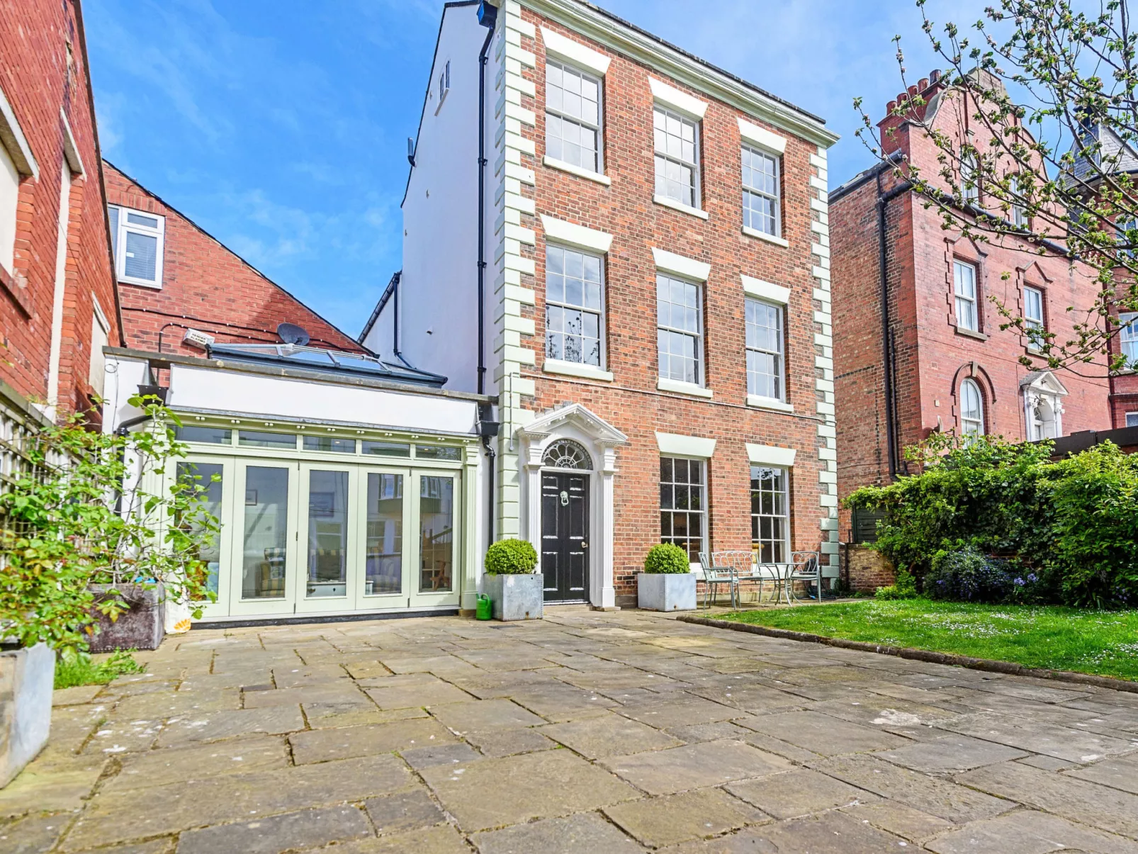 Harold Villa-Draußen