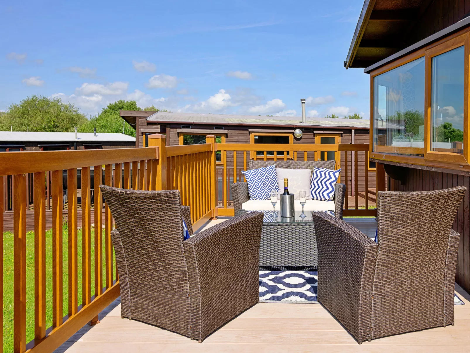 Forest Lodge-Outside