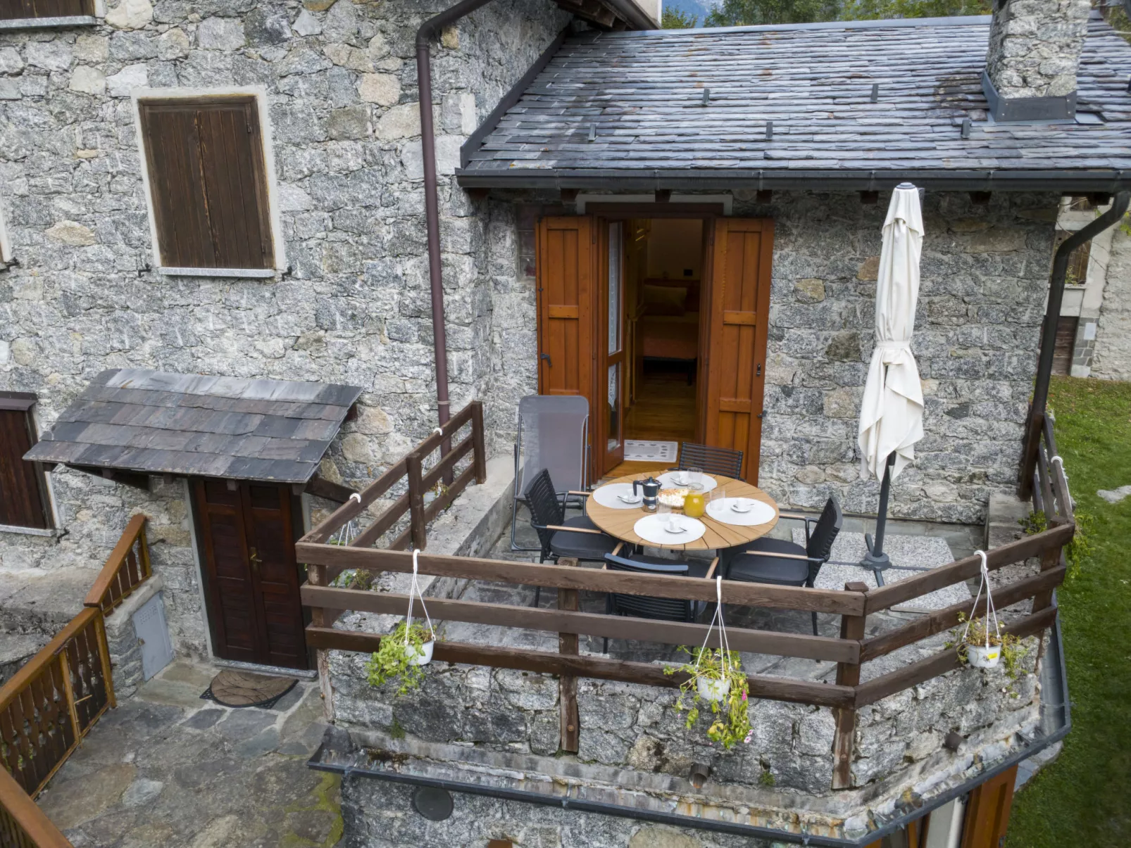 Val di Mello Mountain Flat-Outside