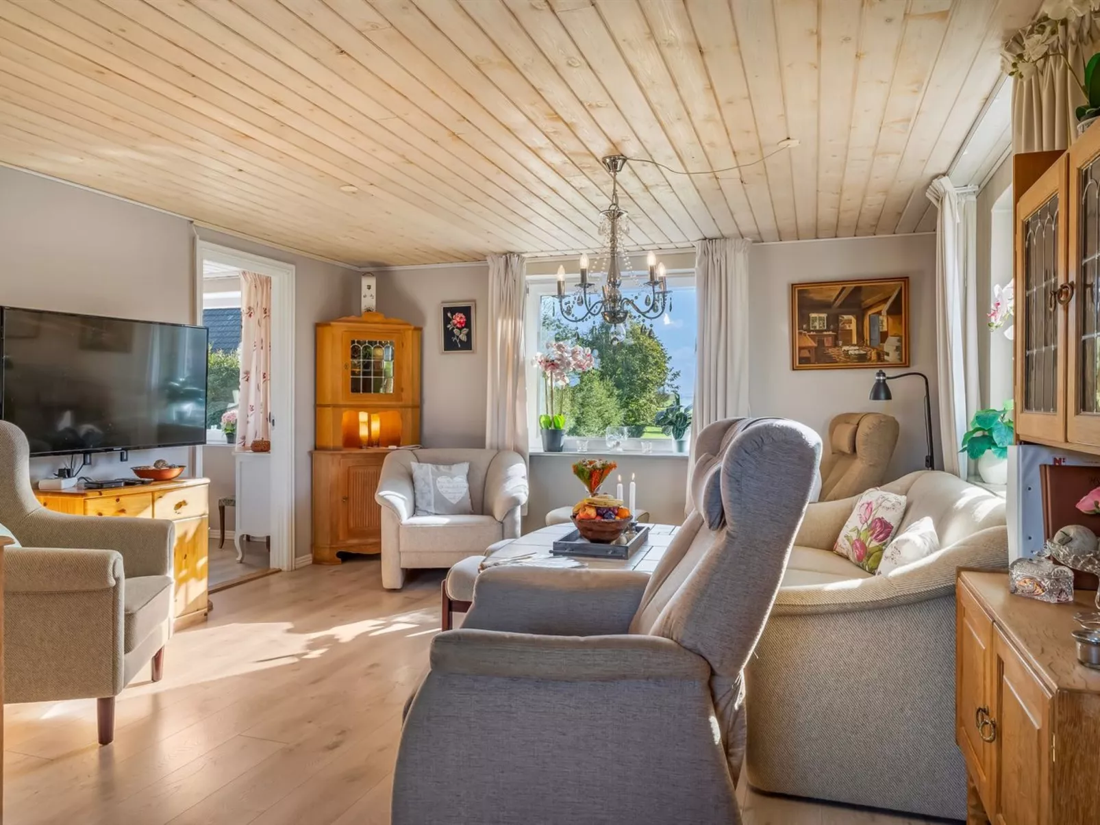 "Missa" - 2km to the fjord-Dedans