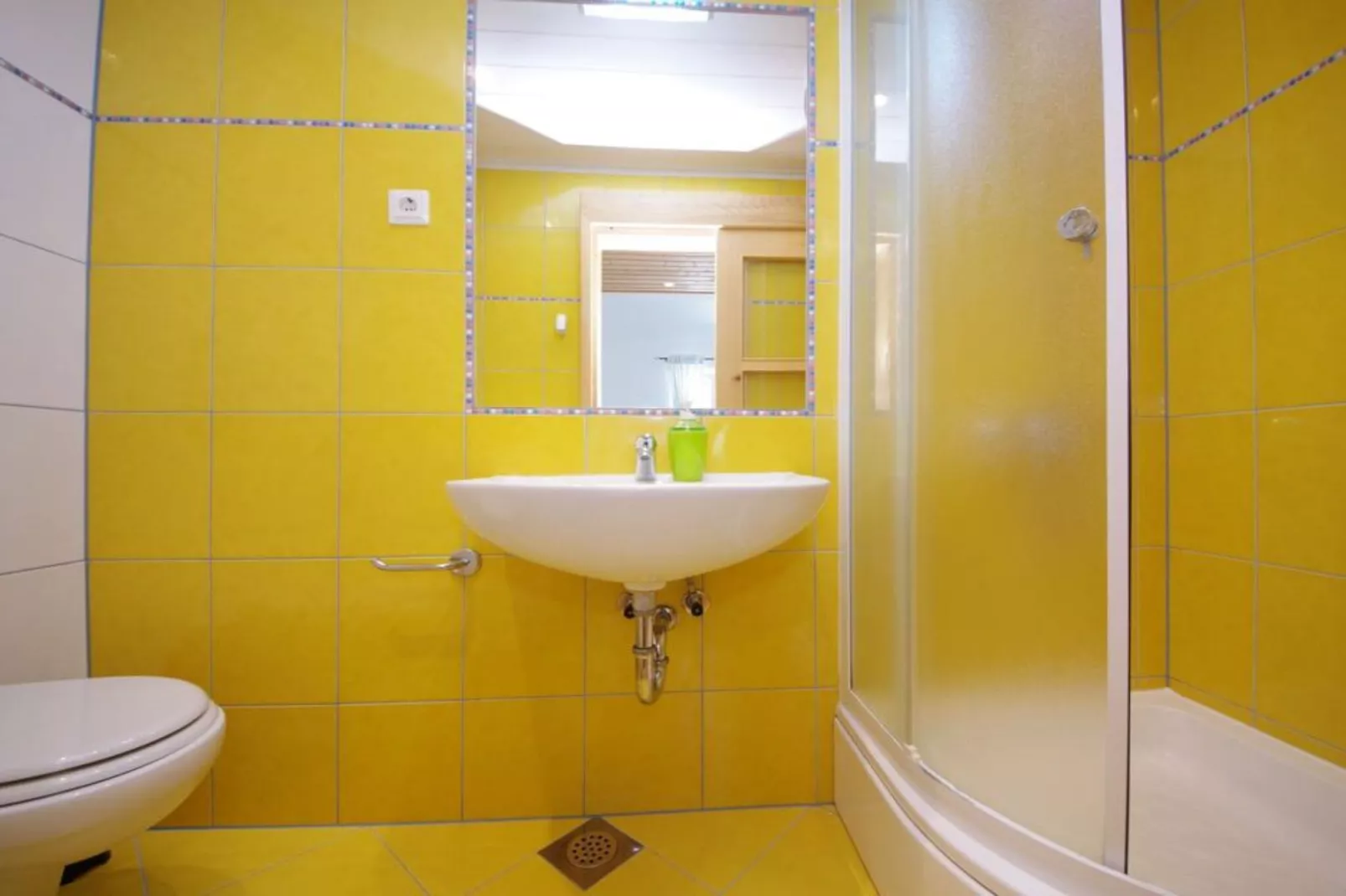 Two-Bedroom Apartment (Lavanda)-Bathroom