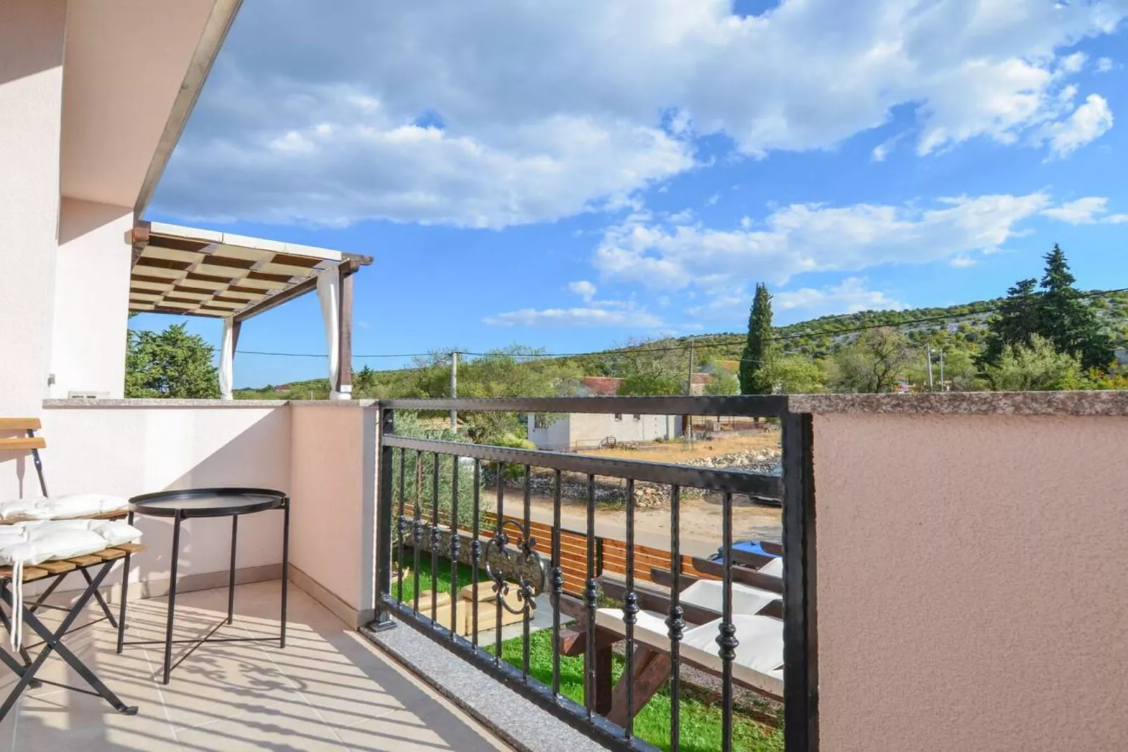 Villa With Pool-Terrasse/Balkon