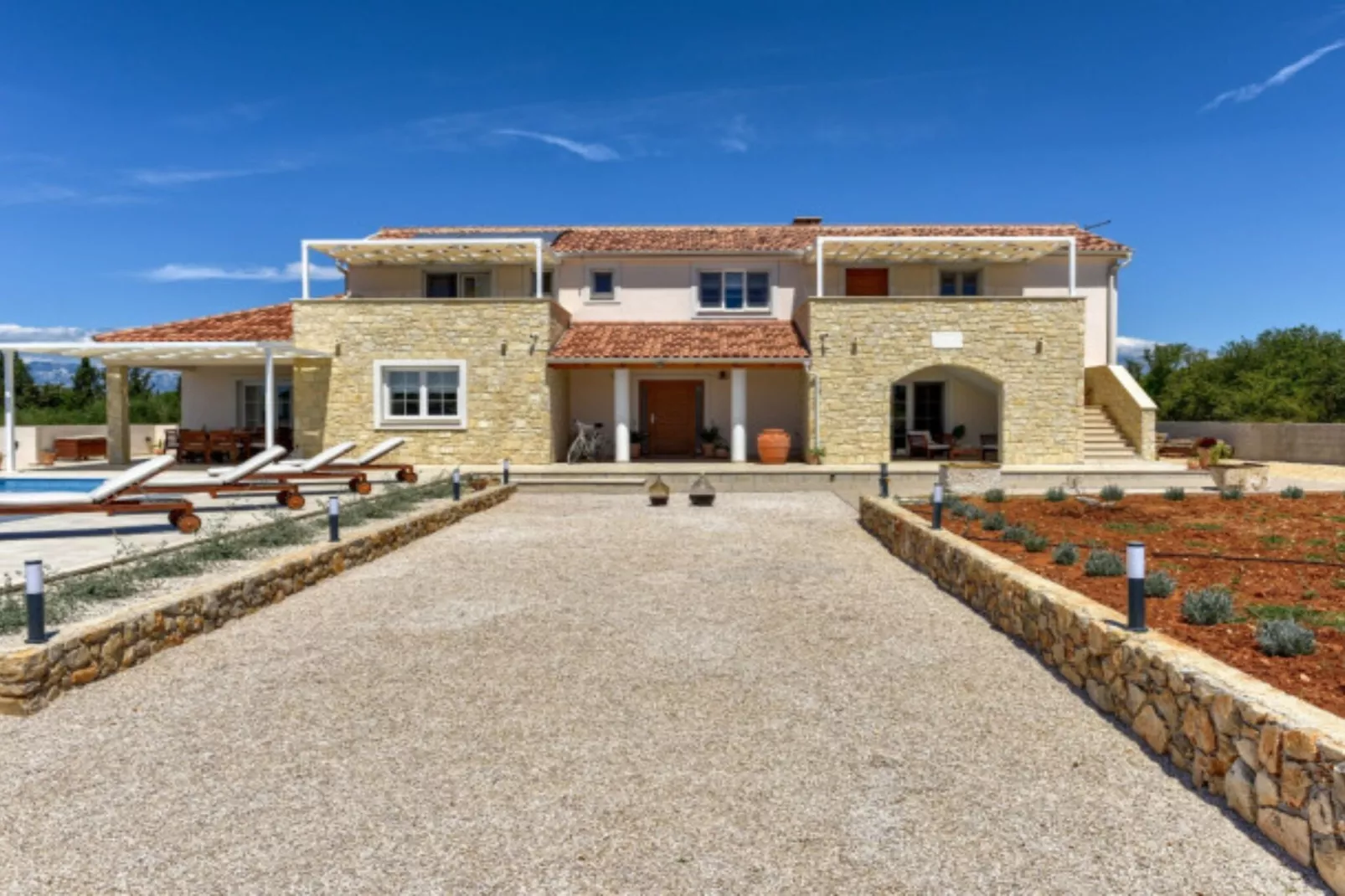 RUSTIC VILLA PEROSA WITH HEATED POOL-Im Freien