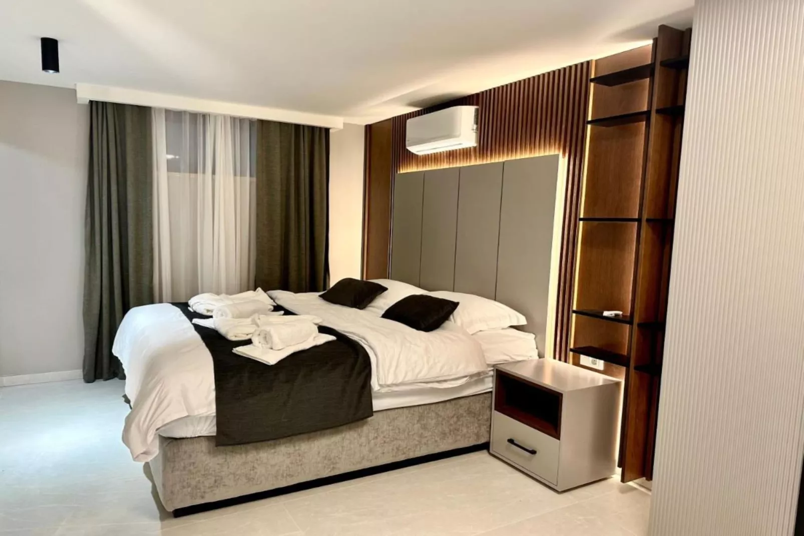 Leonarda Waterfront Residences-Two-Bedroom Apartment with private pool (The Bayfront One) -S5-Bedroom