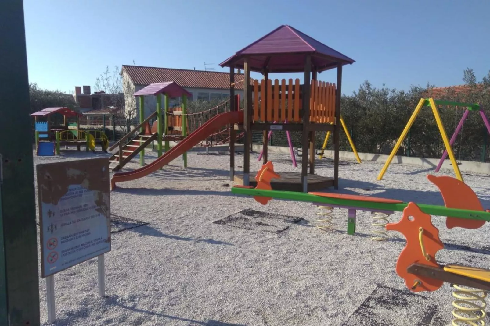 Peaceful Apartments With Style - Classsic Two Bedroom Apartment-Outdoor