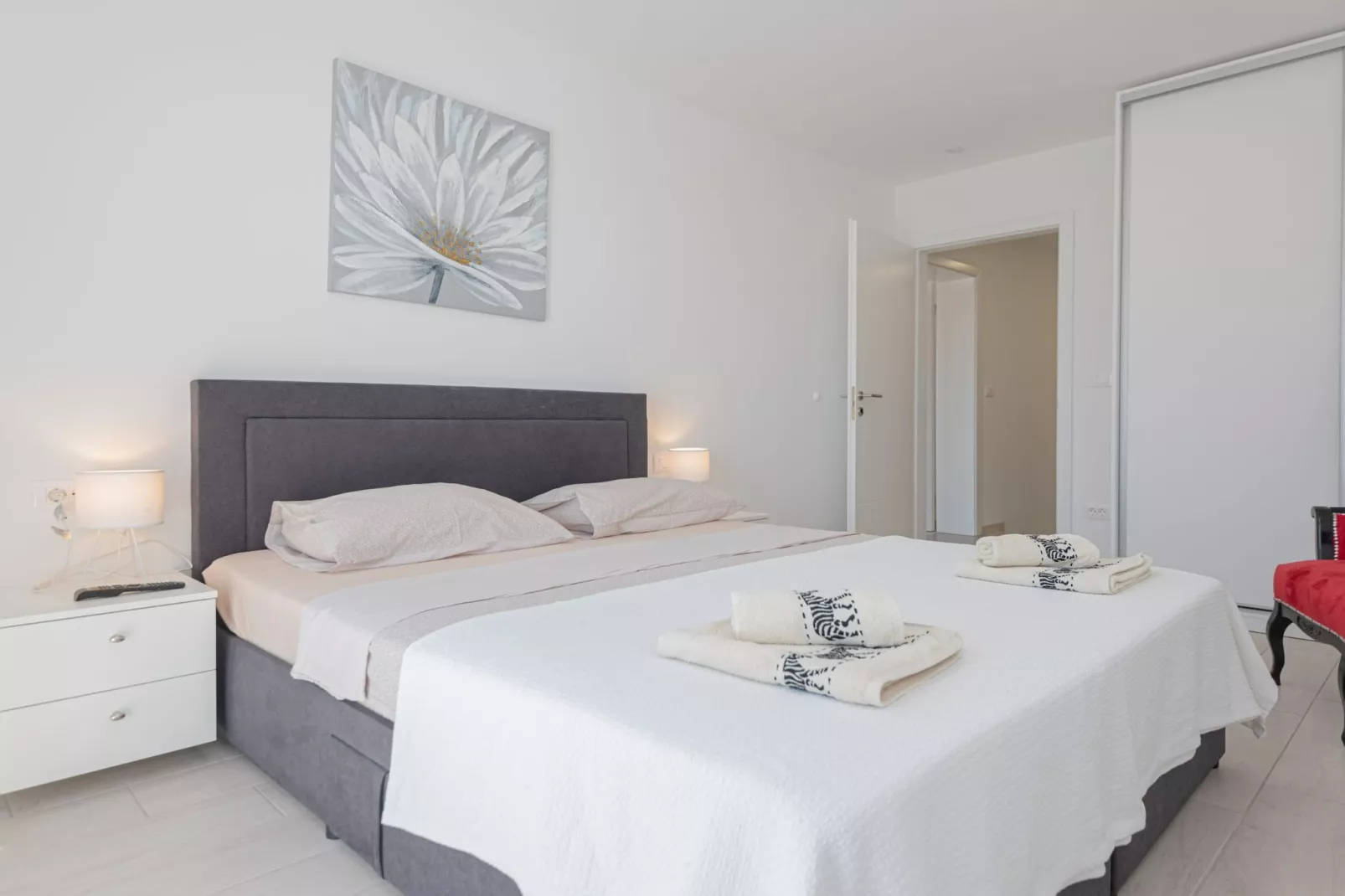 Four-Bedroom Villa With Pool-Schlafzimmer