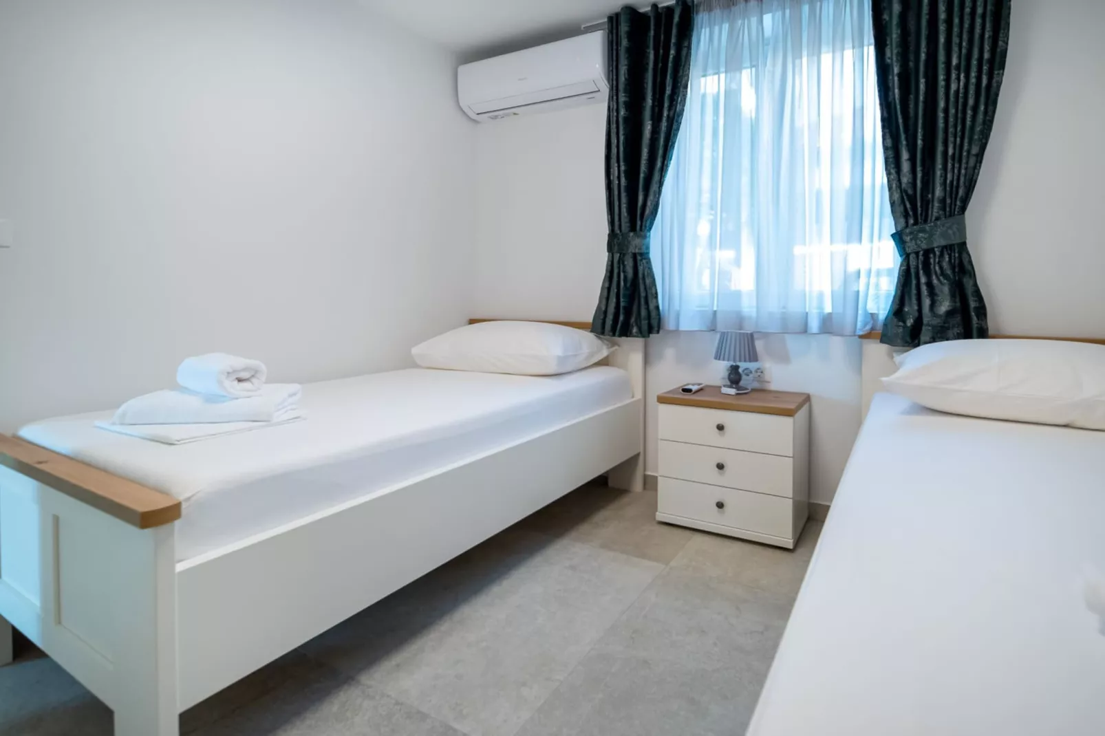 Apartments Sweet Escape - Two Bedroom Apartment with Terrace and Sea View-Schlafzimmer