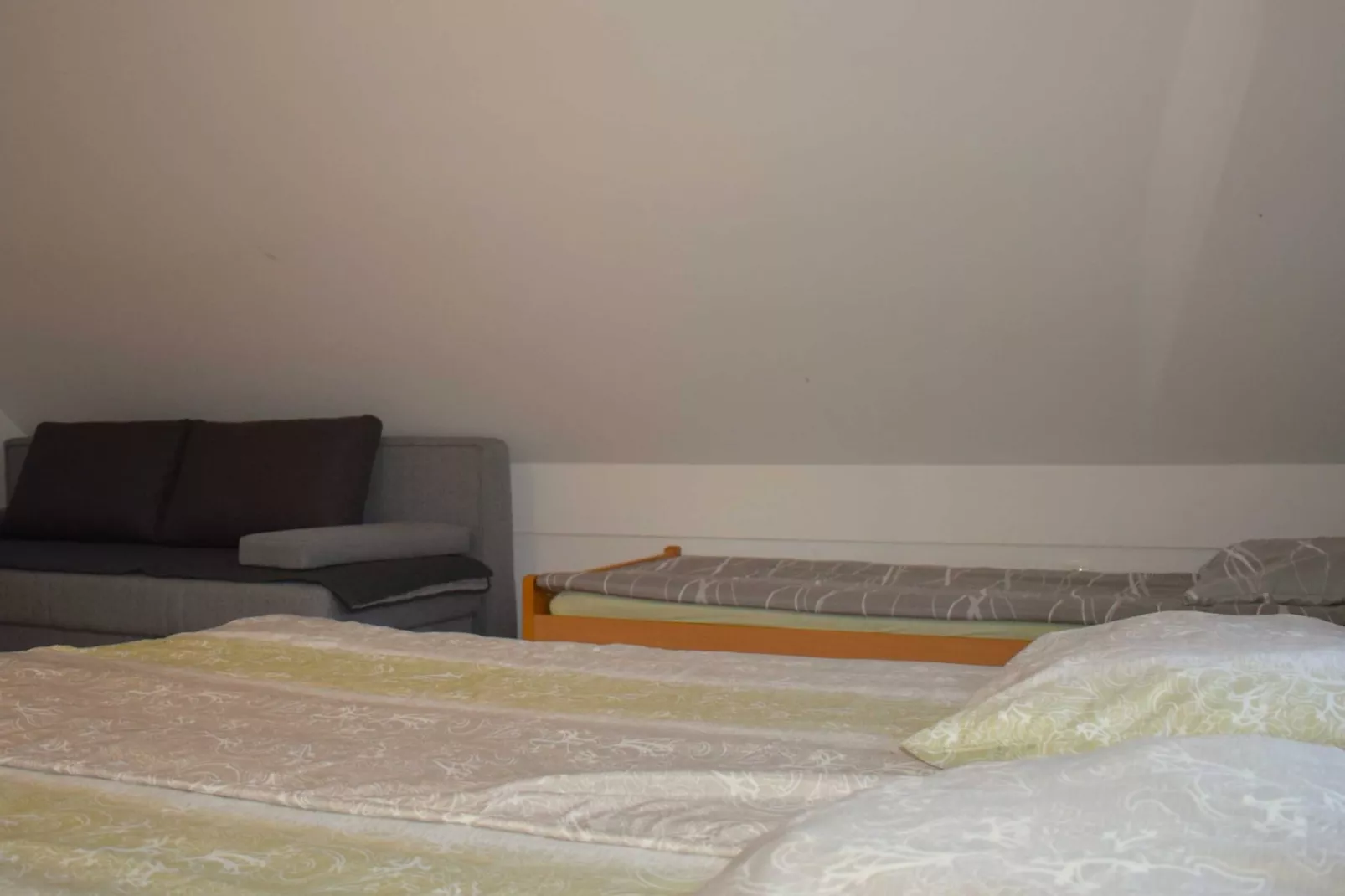 Zevnik Quiet Retreat with Stunning Views and Equestrian Activities - Family Room with Private Bathroom 8-Bedroom