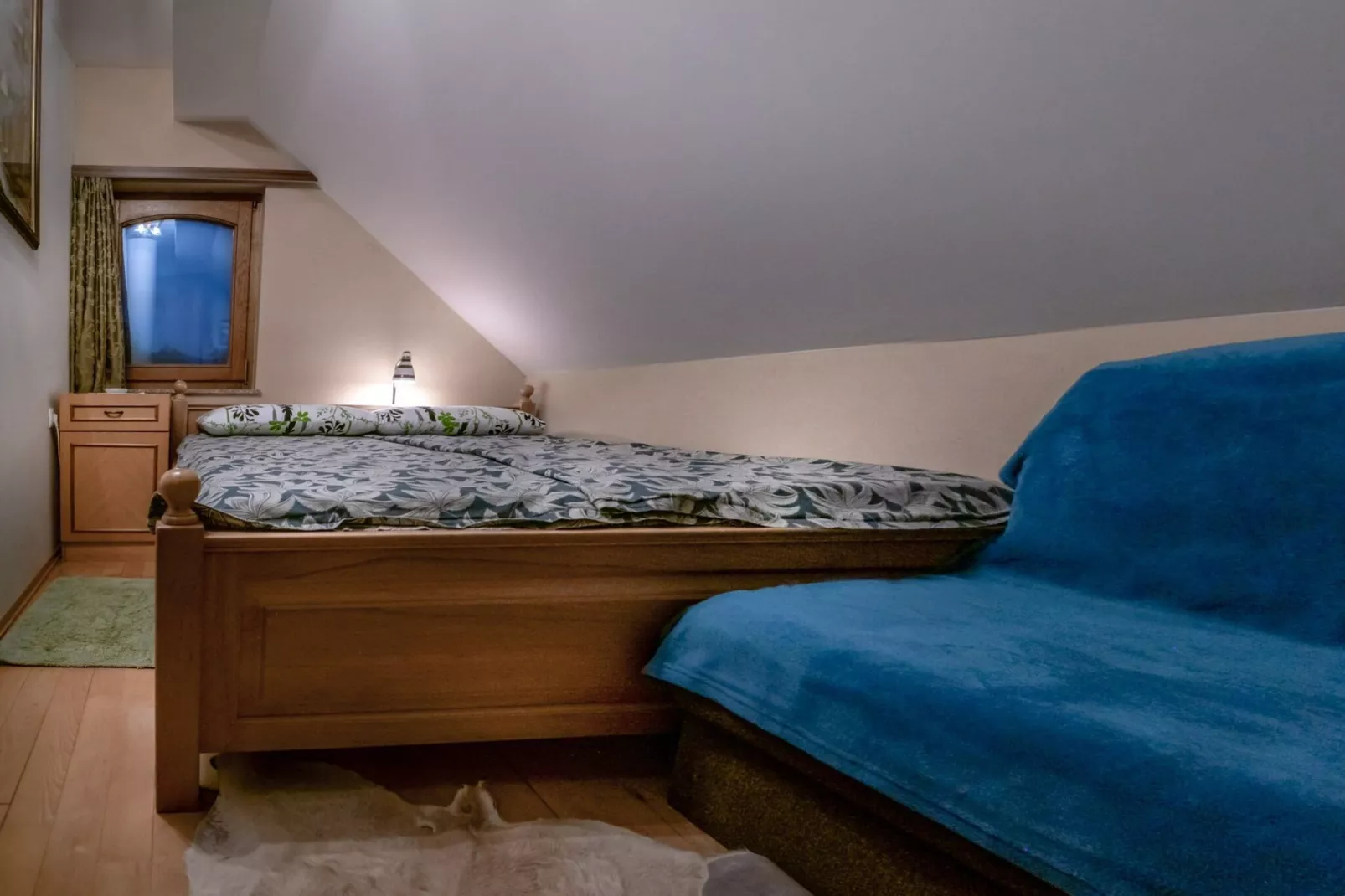 Vivid Hillside Country House with Hot-Tub and Sauna - Two Bedroom Country House-Bedroom