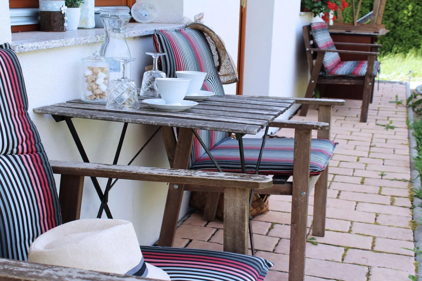 Rustic Refuge Glamping with Hot-Tub and Sauna - Two Bedroom Apartment with Terrace-Outdoor