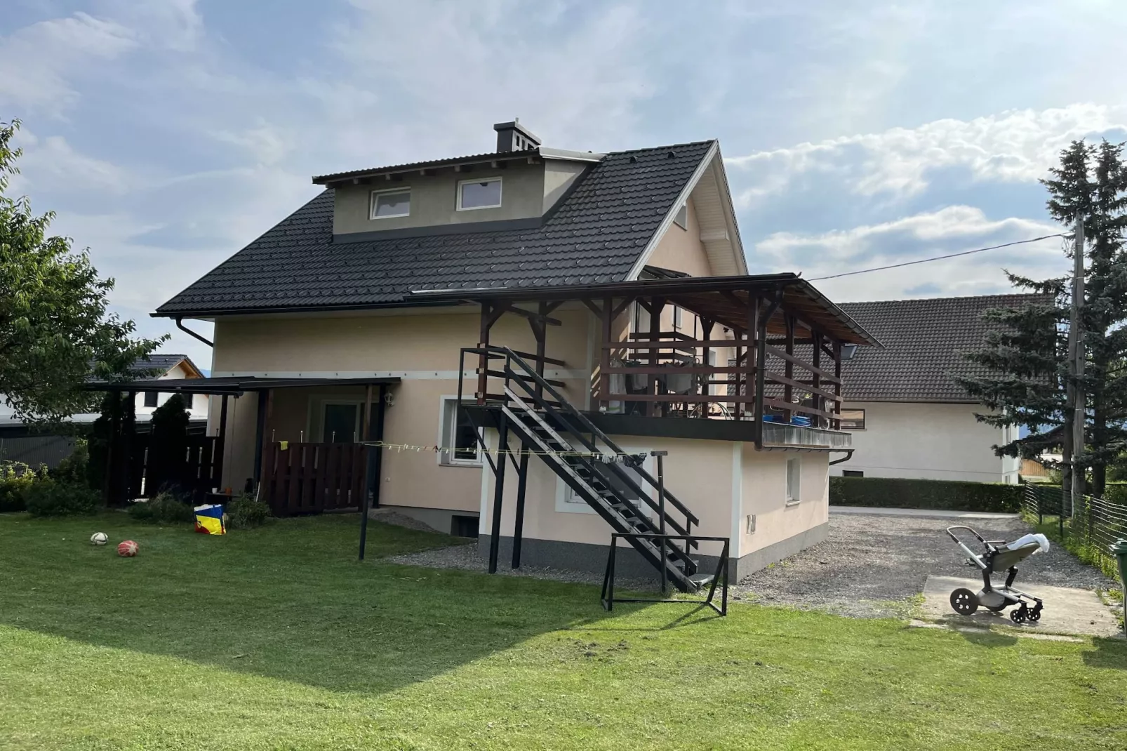 Meadow Tranquil Apartments with Evergreen Garden - One Bedroom Apartment-Outdoor