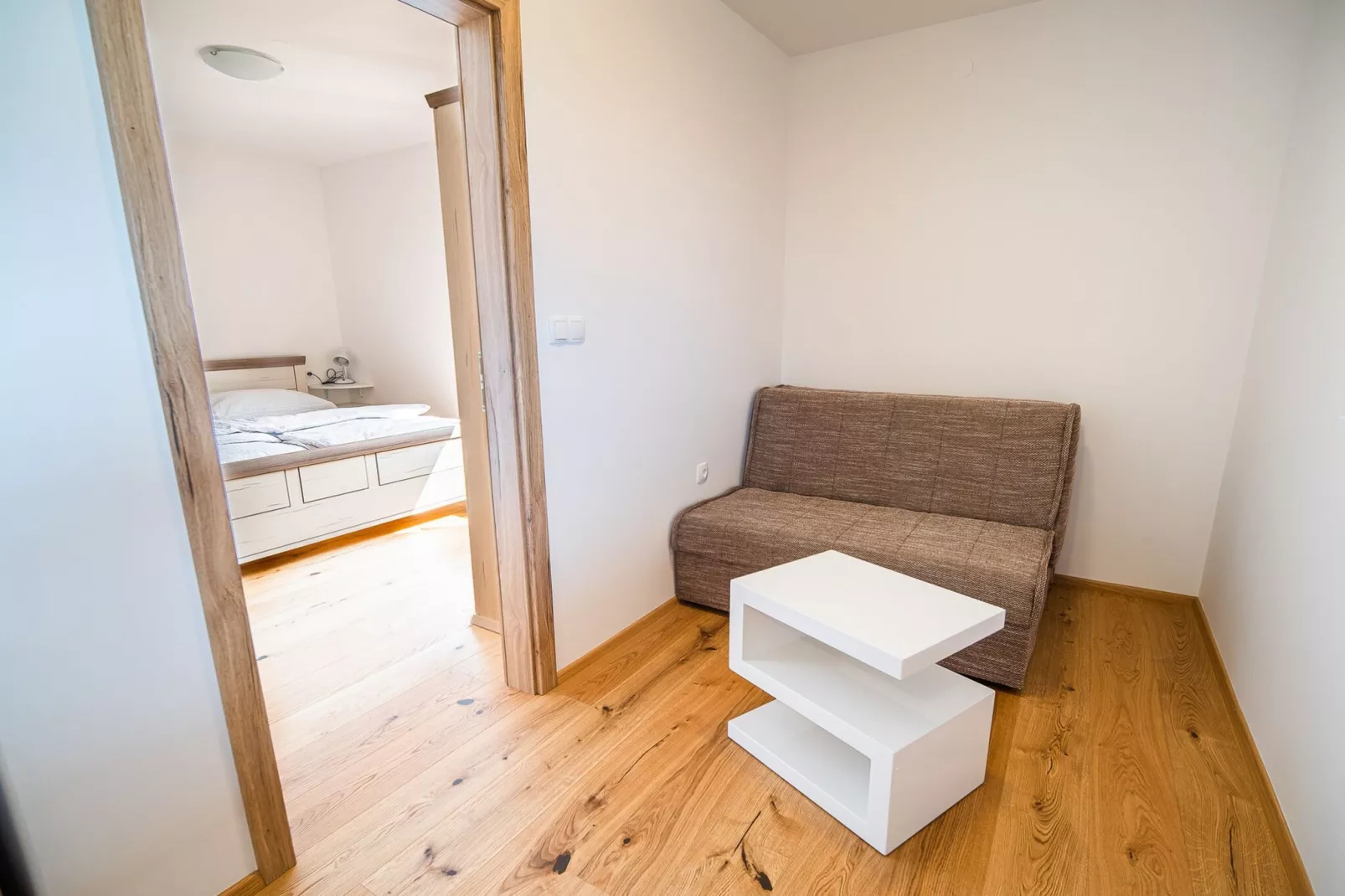 Serene Hollow Holiday Home with Mountain View - Two Bedroom Holiday Home with Mountain View-Chambre