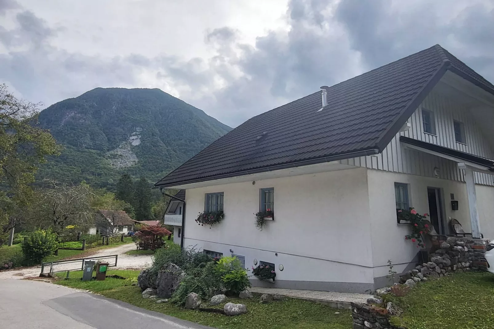 Bovec Comfortable Apartment with Mountain View - One Bedroom Apartment with Mountain View-Im Freien