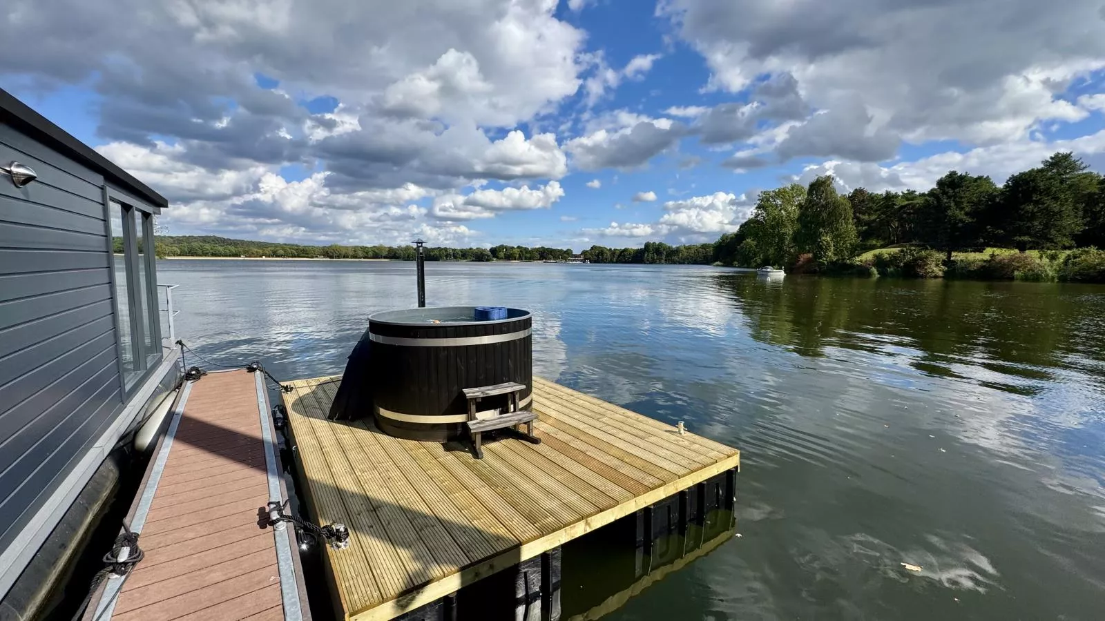 Floating in Limburg - hottub-Wellnessbereich