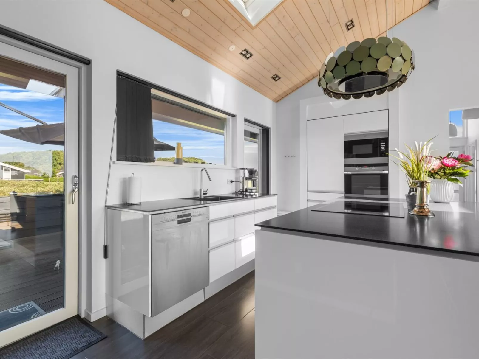 "Konsta" - 300m from the sea-Drinnen