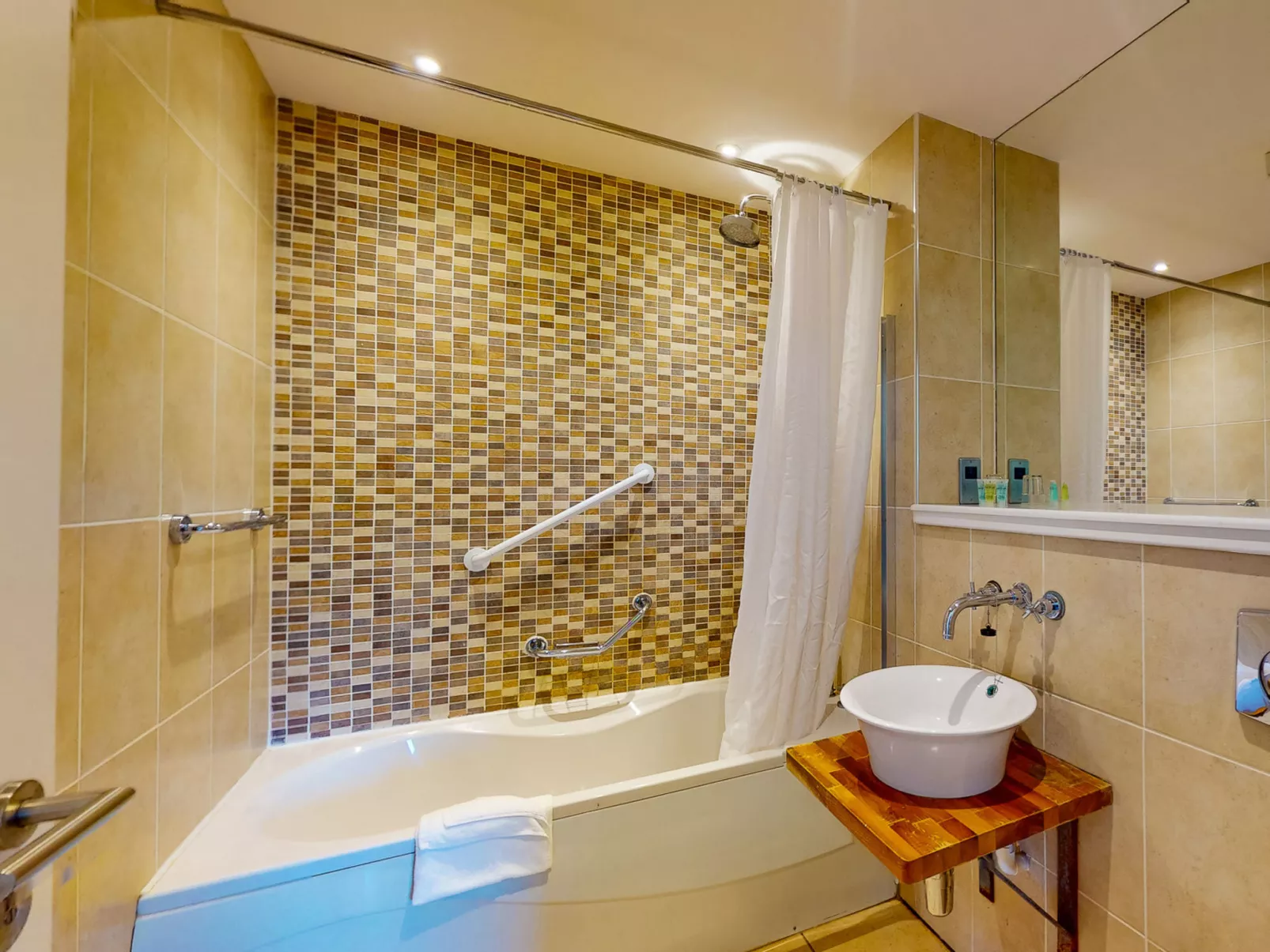 Castlemartyr Lodges (TR4) No 20 (2 Bed)-Inside