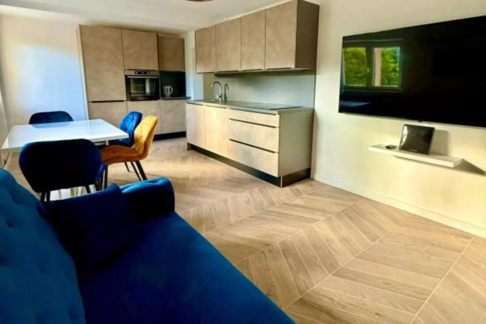 Two-Bedroom Apartment With Terrace-Ambiente