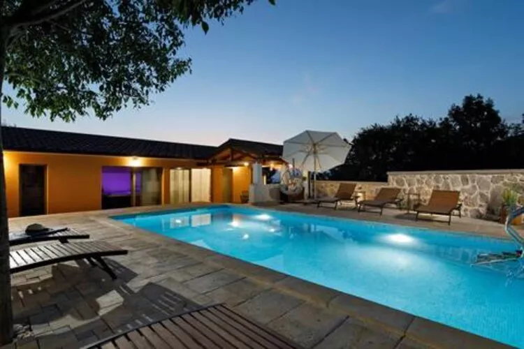 Holiday Home Lišnjak - Three Bedroom Holiday Home with Pool-Piscine
