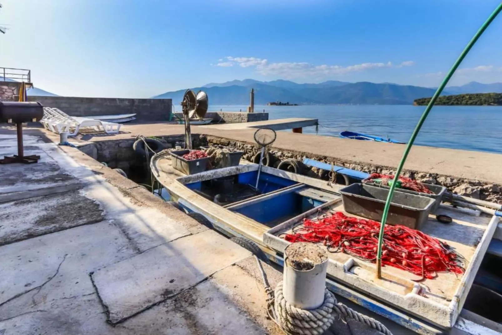 Beachfront Escape – Steps from the Crystal-Clear Sea - One Bedroom Apartment 2-Ambiente