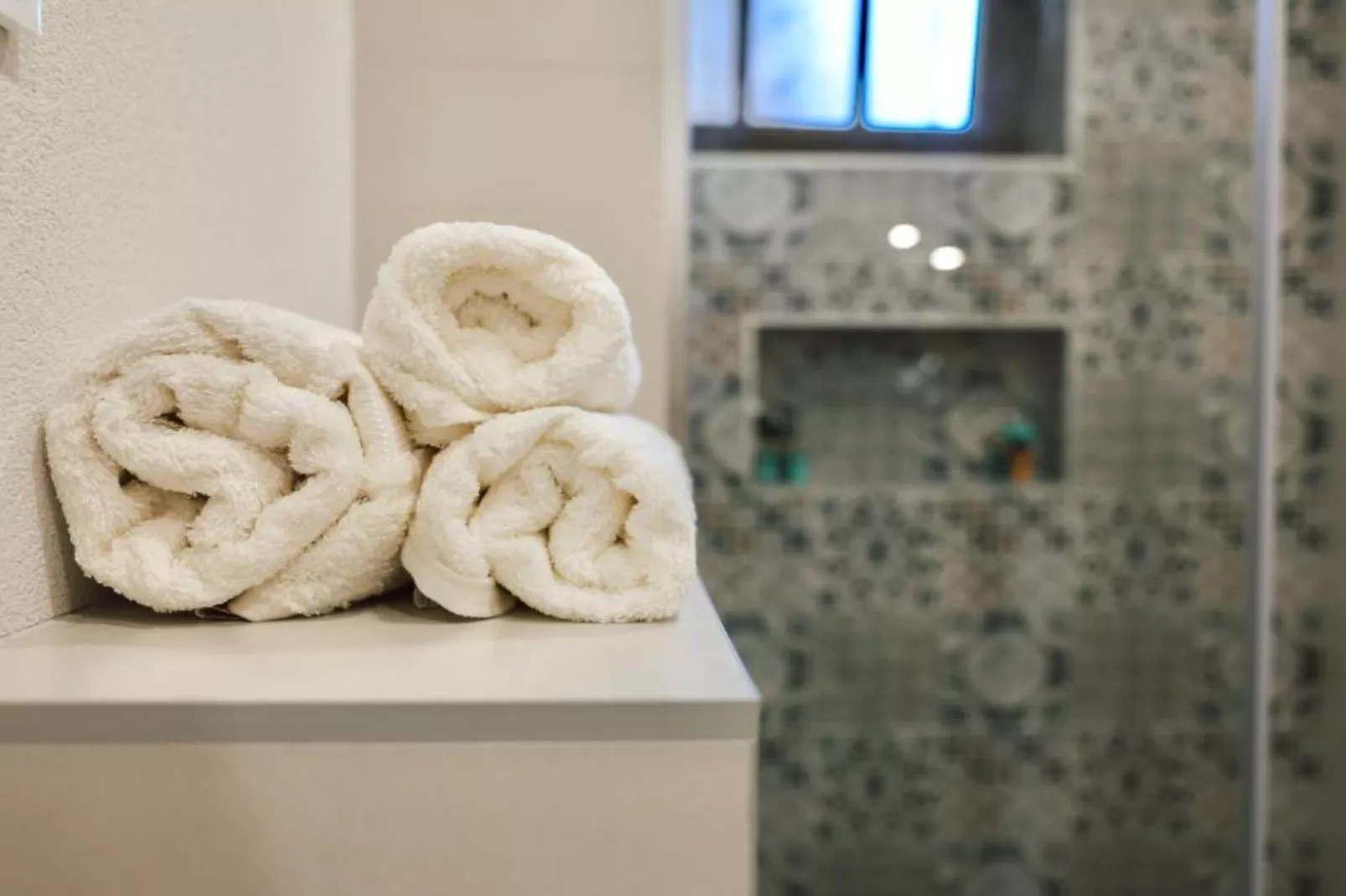 Stylish Apartment with Modern Elegance in Herceg Novi Area - Deluxe One Bedroom Apartment with Terrace-Badezimmer