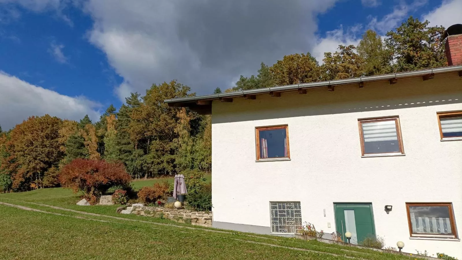 Berghof-Exterior in summer