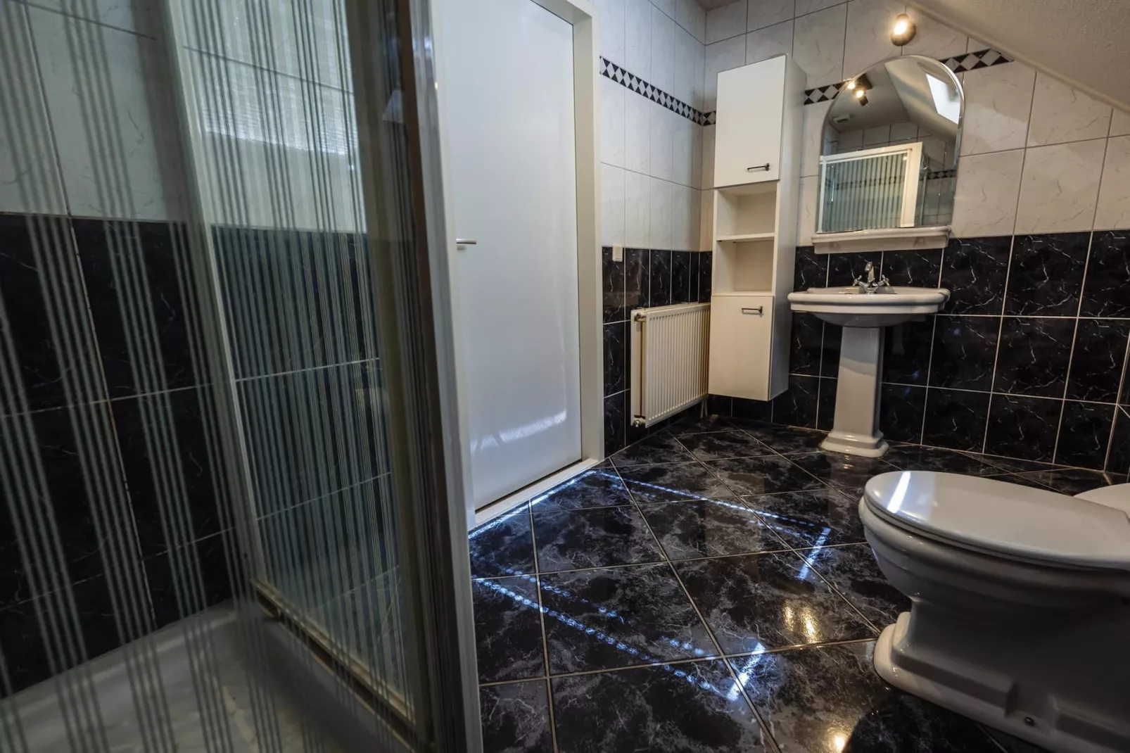 12 - Persons Family Bungalow-Badezimmer