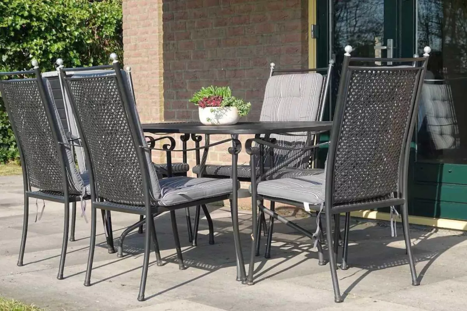 6 - Person Forest Pet & Family Bungalow-Terrasse/Balkon