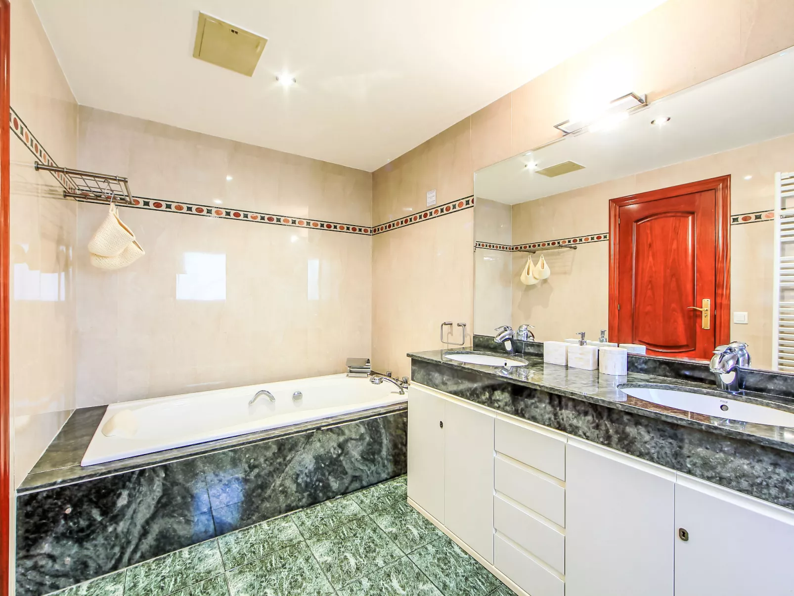 Bertoni Golf & Sea-Inside