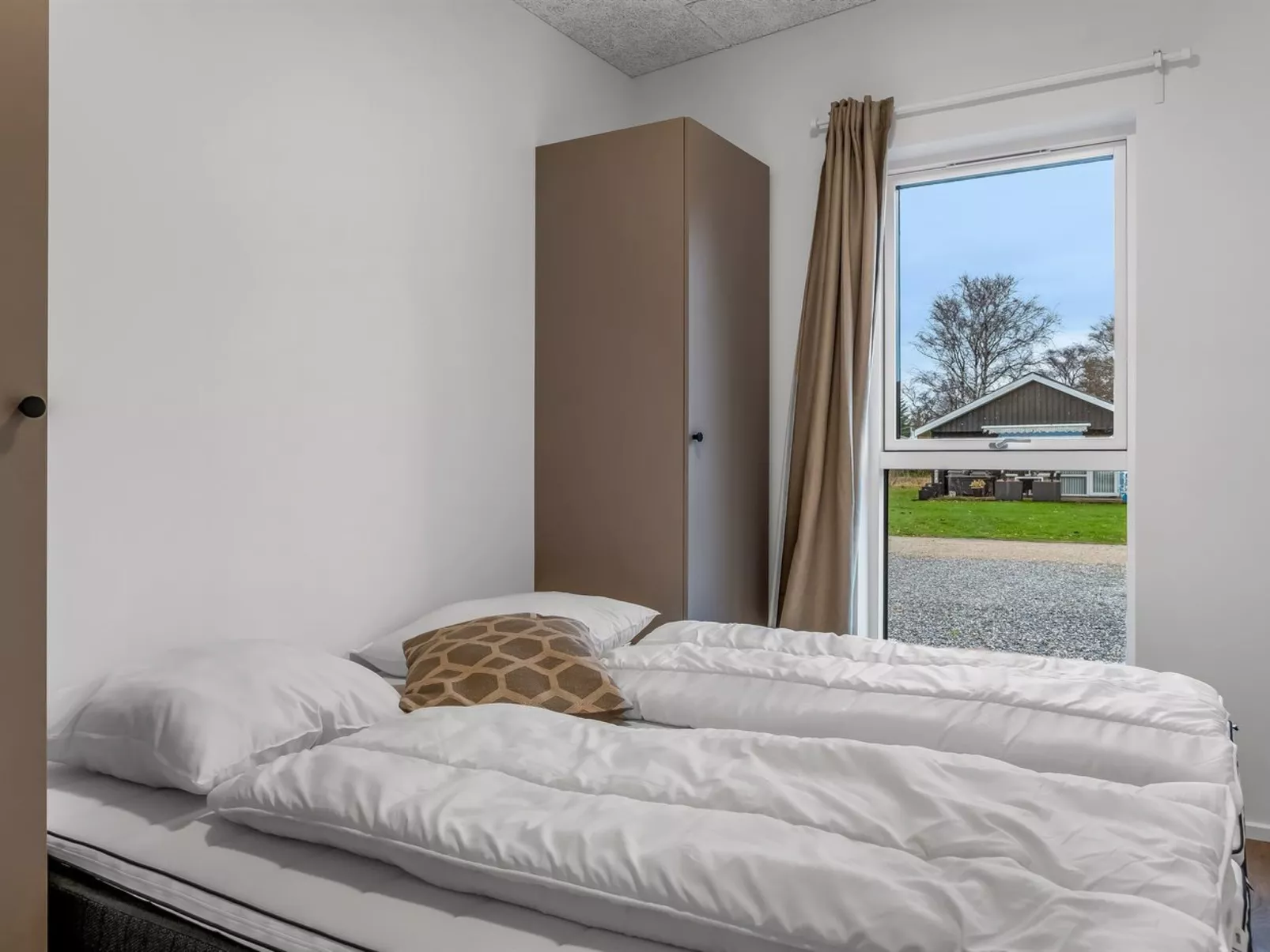 "Barnet" - 180m to the fjord-Inside