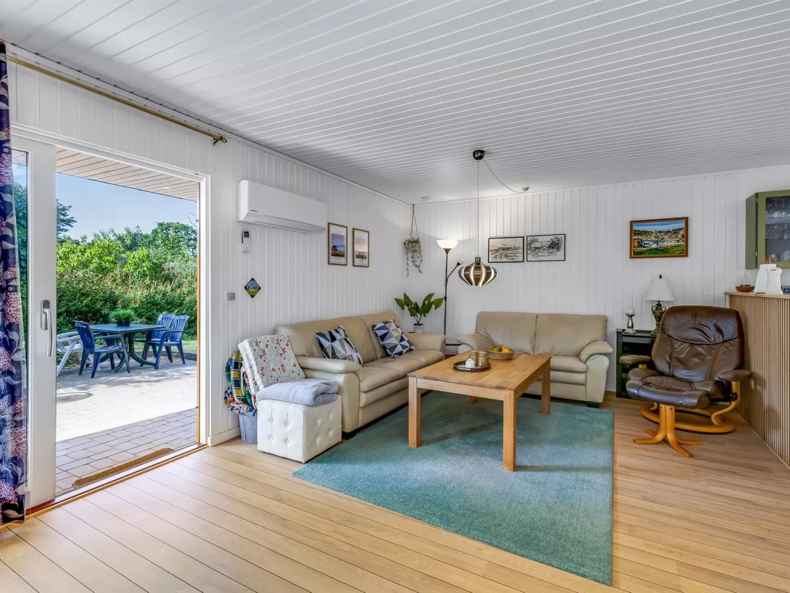 "Naema" - 500m from the sea-Inside