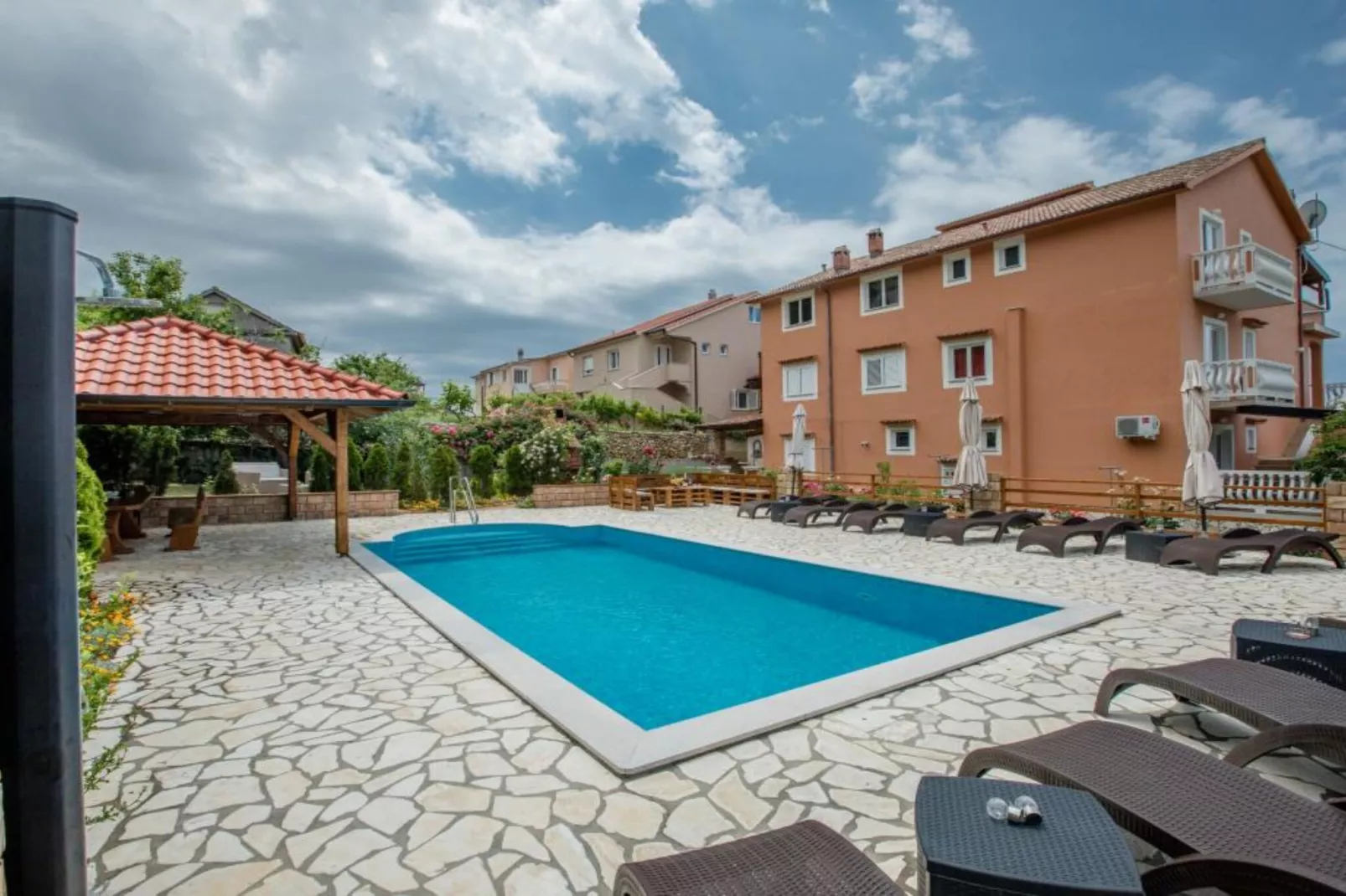 One Bedroom Apartment with Terrace 3-Swimming pool