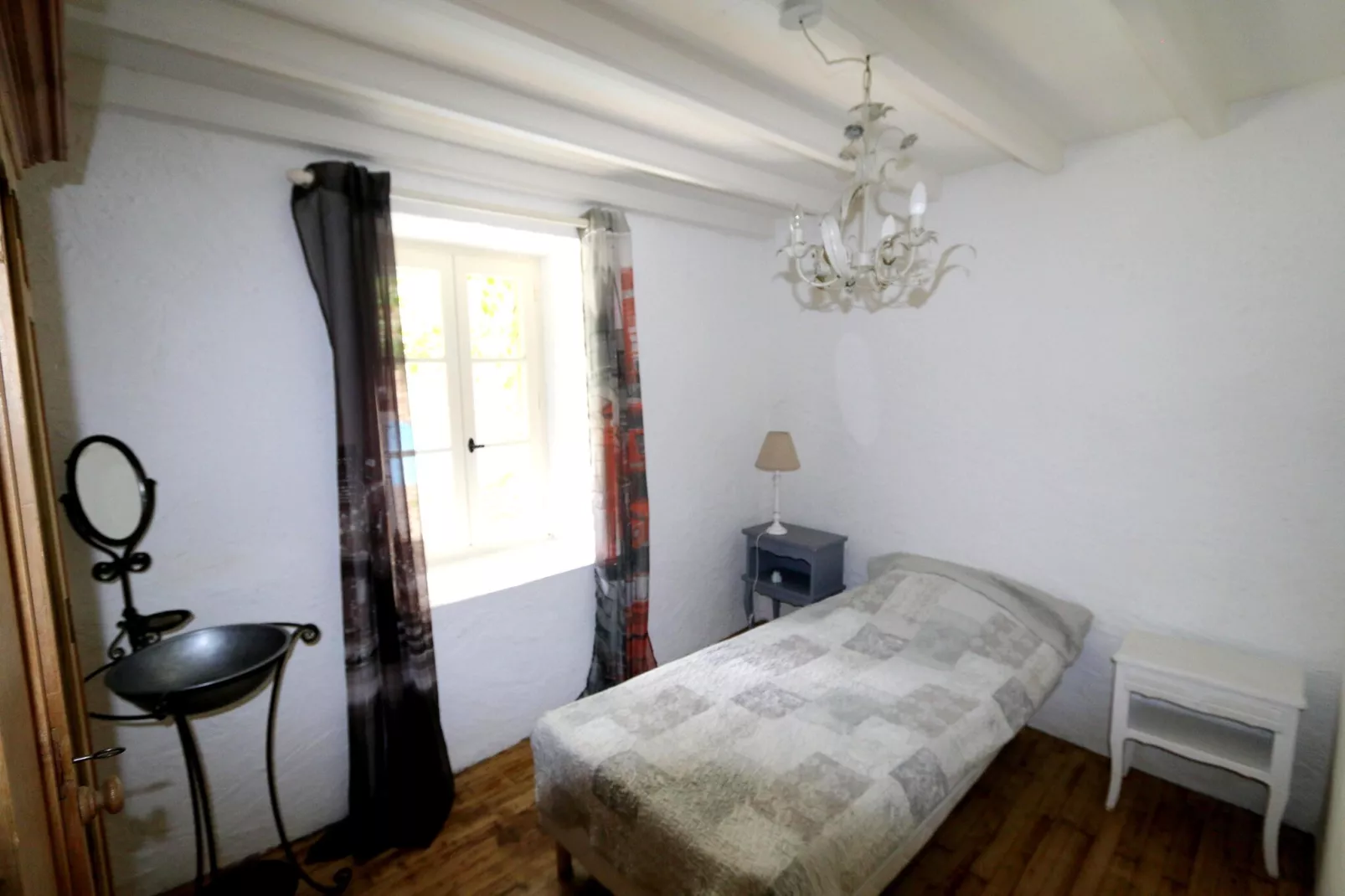 Gite Traban Bas-Bedroom