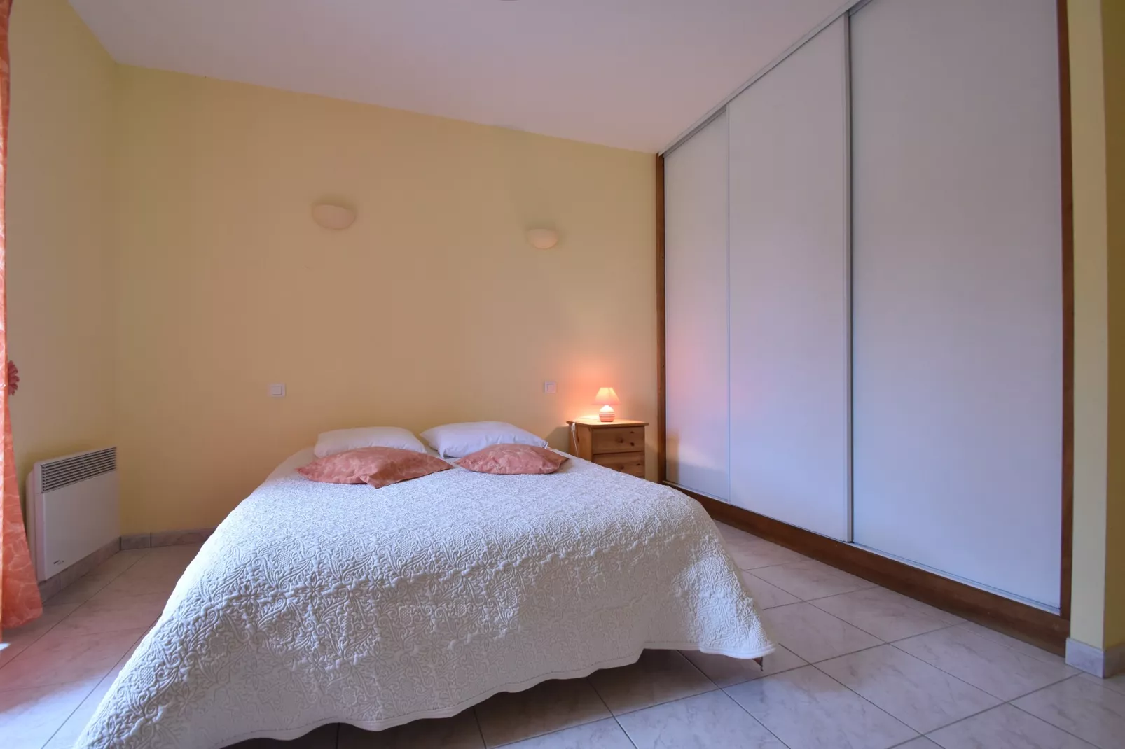 Maison de vacances Besse Les Vitarelles 6p-Bedroom