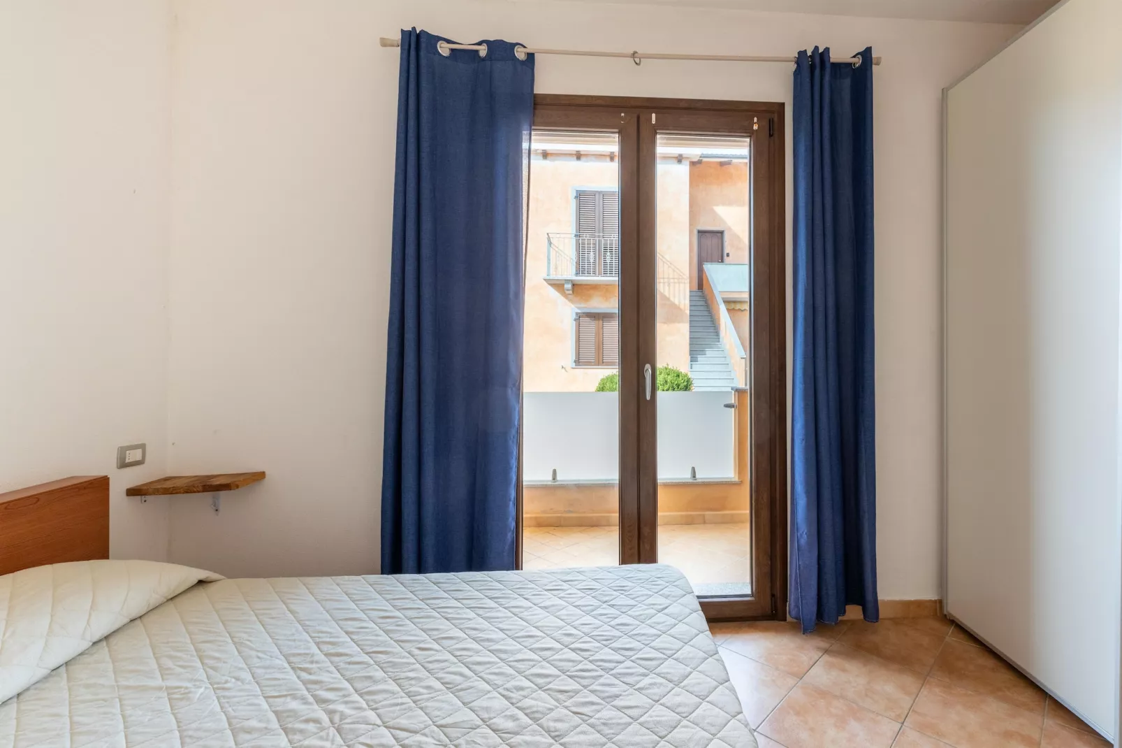 TRILO 2 MAGNOLIA-Schlafzimmer