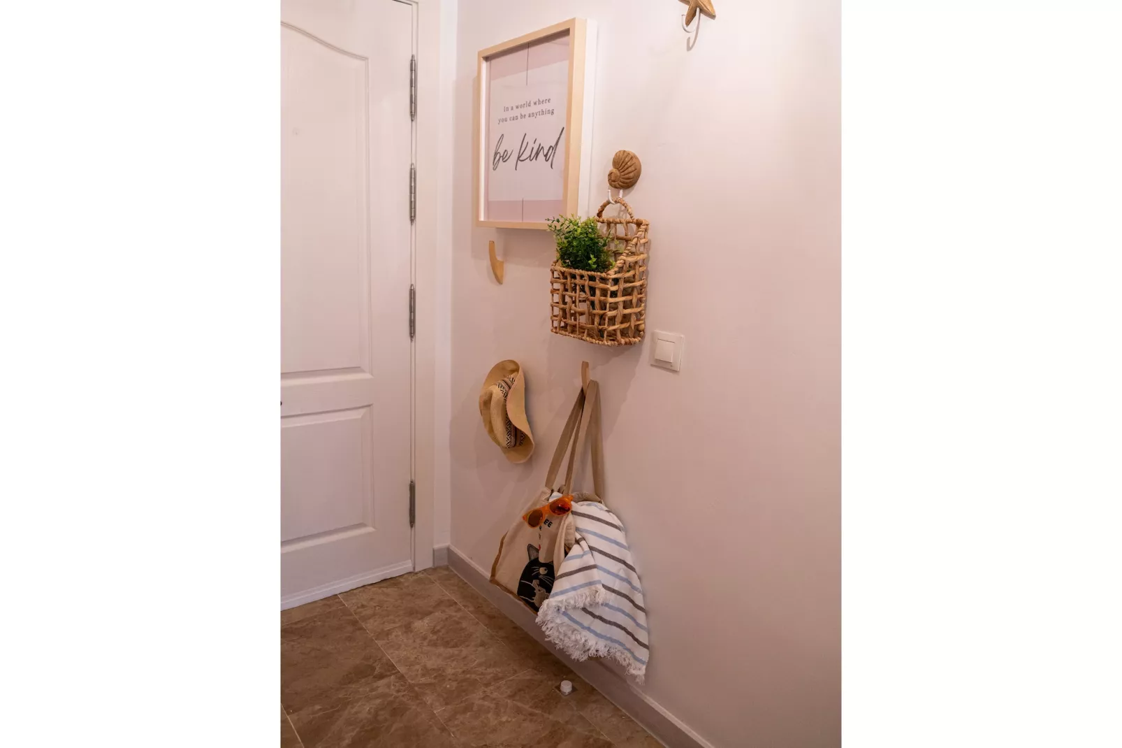 CT 394 - Faro's Beach & Town - Torremolinos-Hall & reception