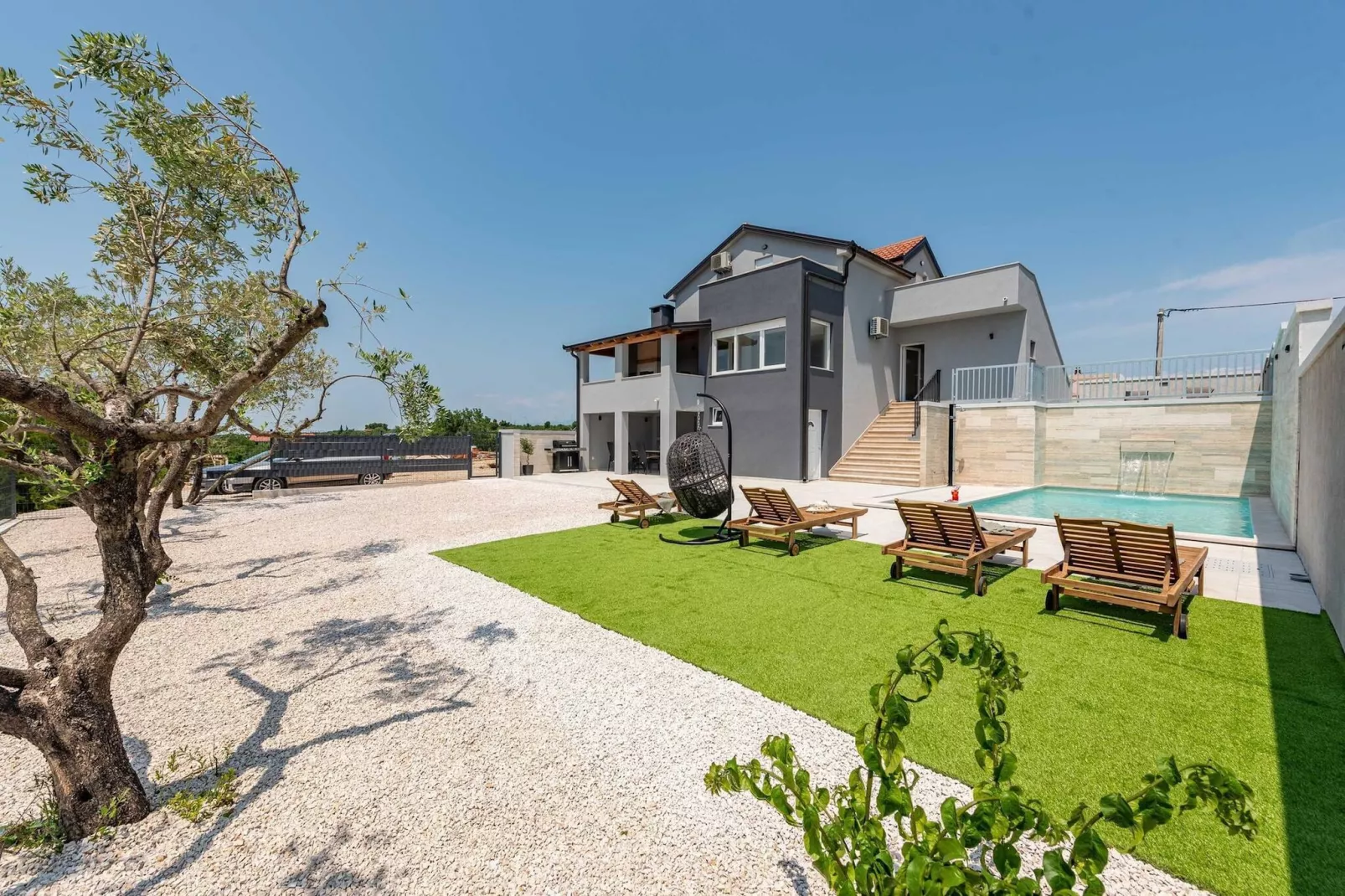 Villa Pezer with heated pool & sauna-Extérieur été