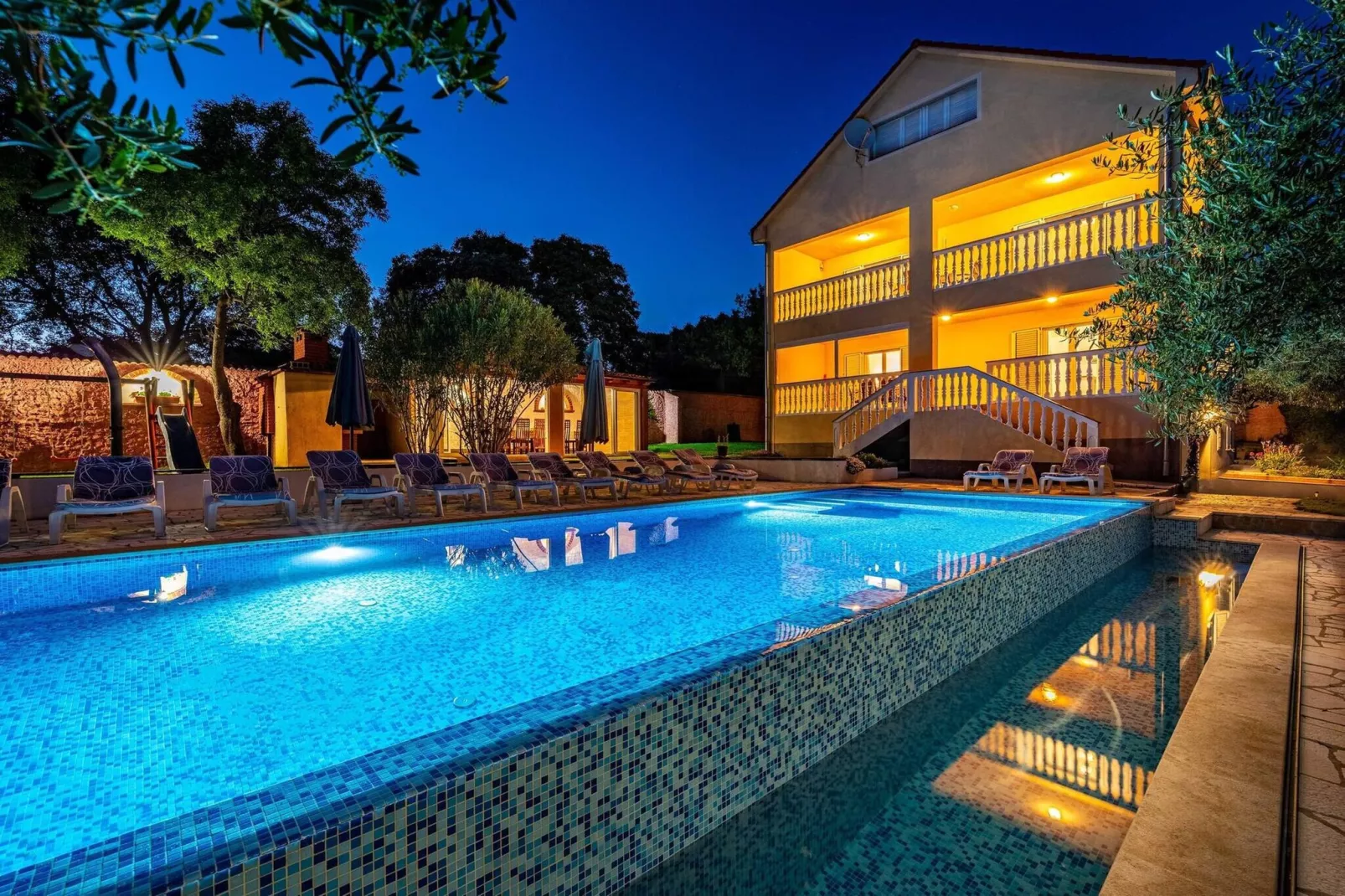 Momo´s Paradise-Exterior in summer