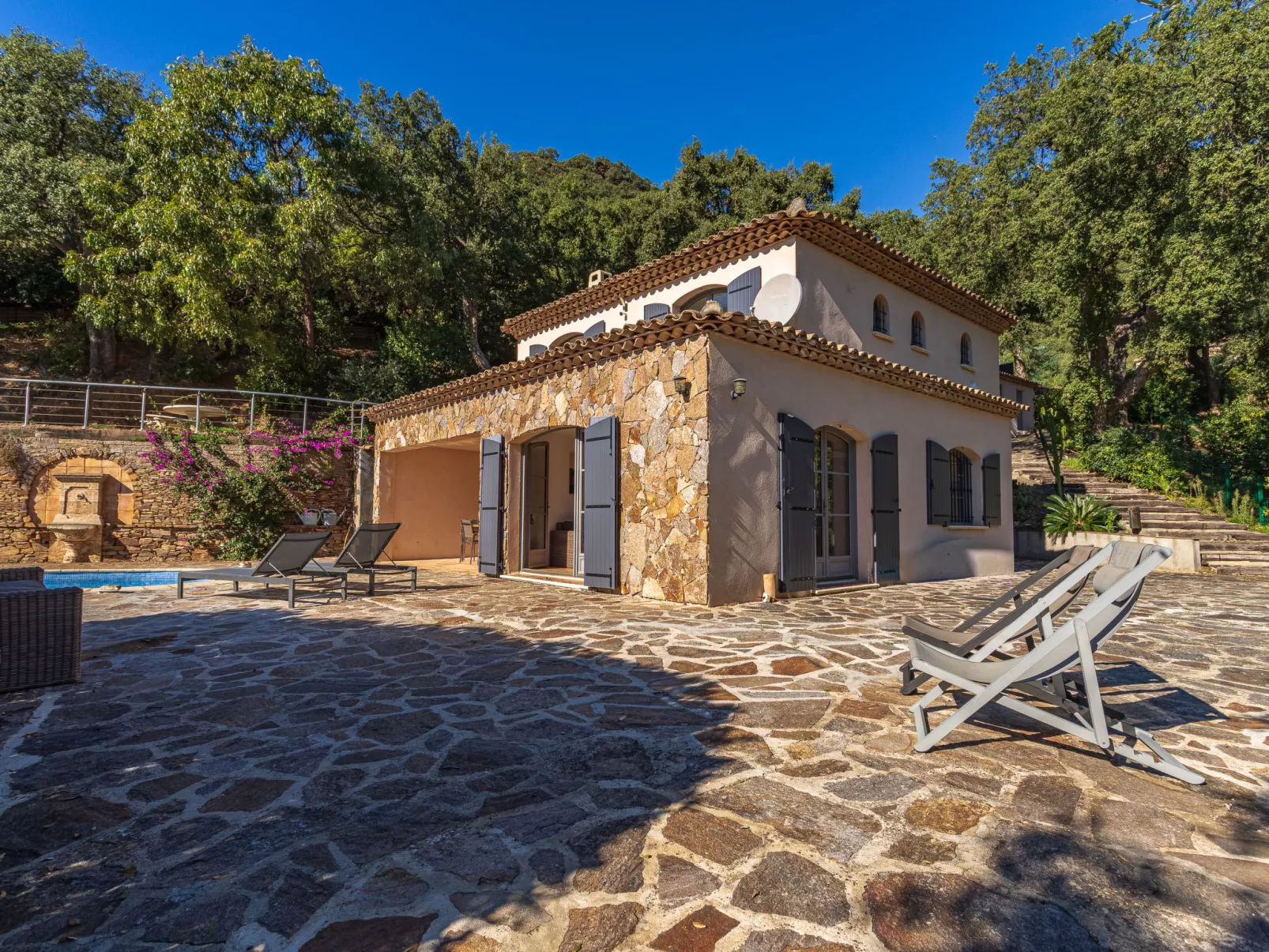 Villa du Canadel-Outside