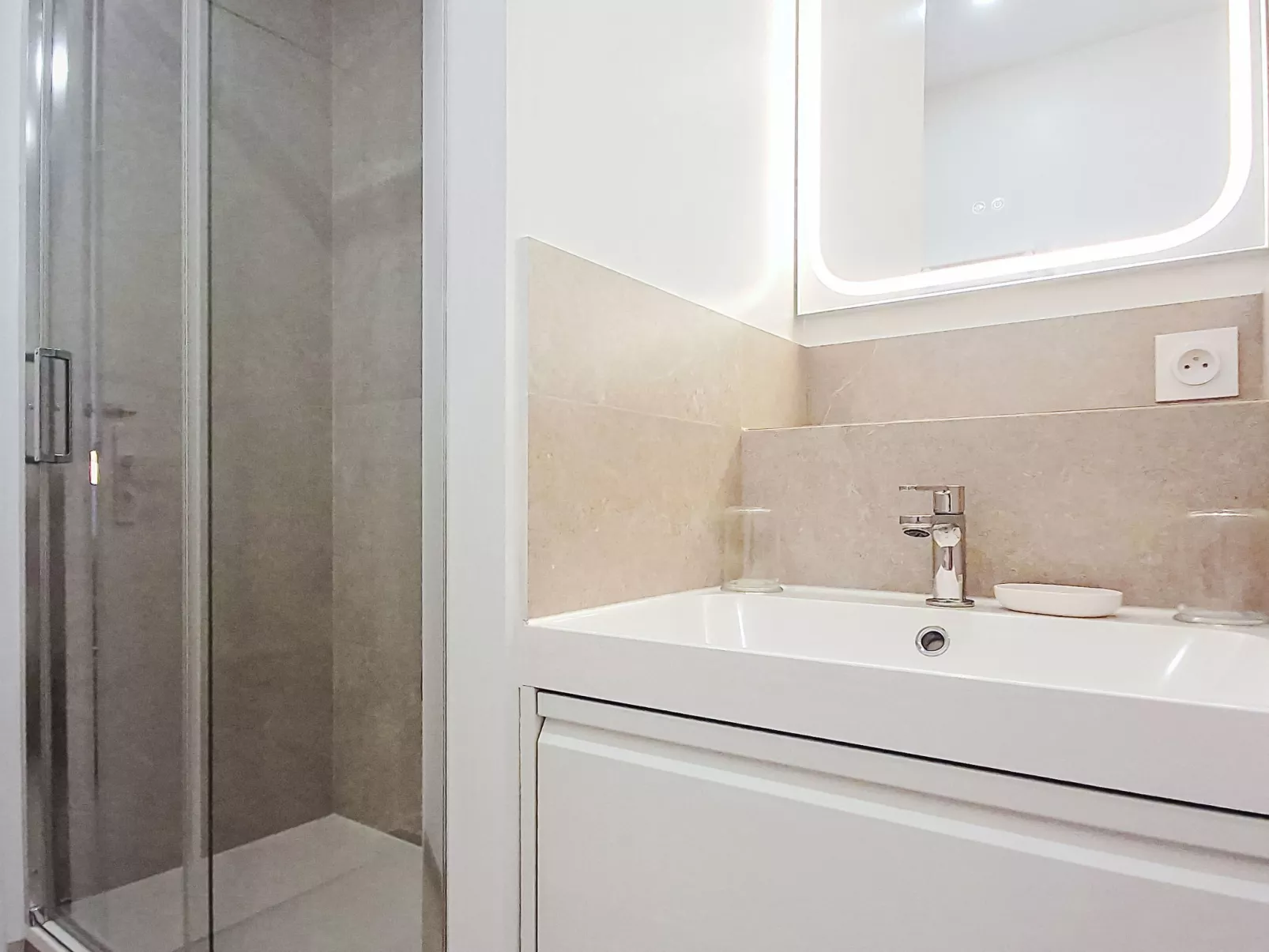 Les Amandiers-Drinnen