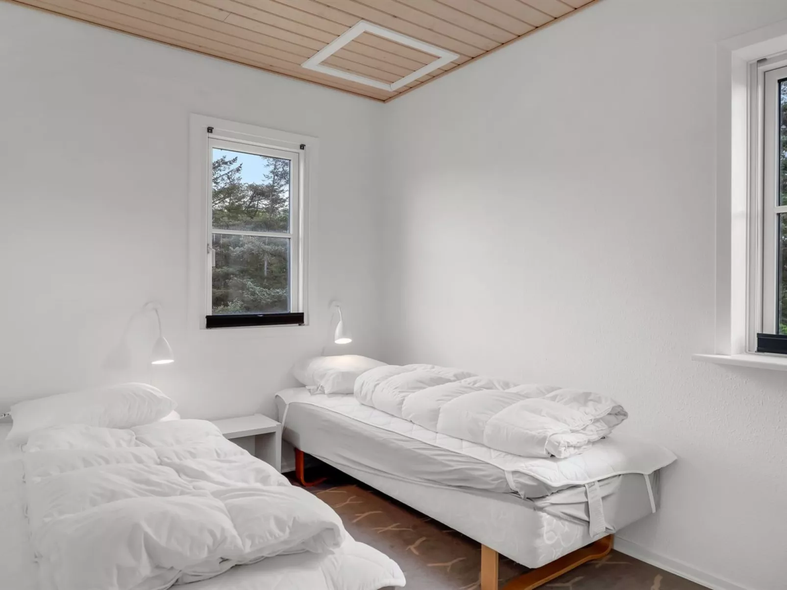 "Epiphania" - 100m to the fjord-Dedans