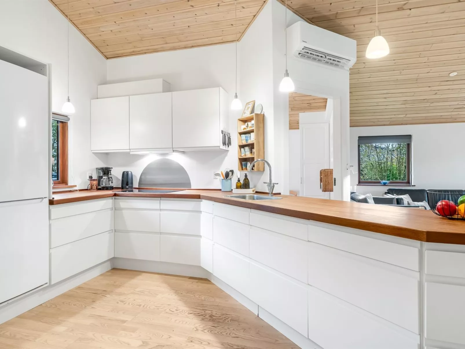 "Jaane" - 250m to the fjord-Inside