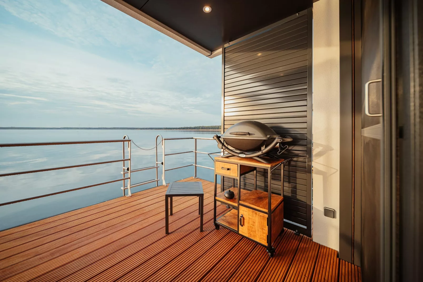 Hausboot am Gräbendorfer See-Terrasse / balcon