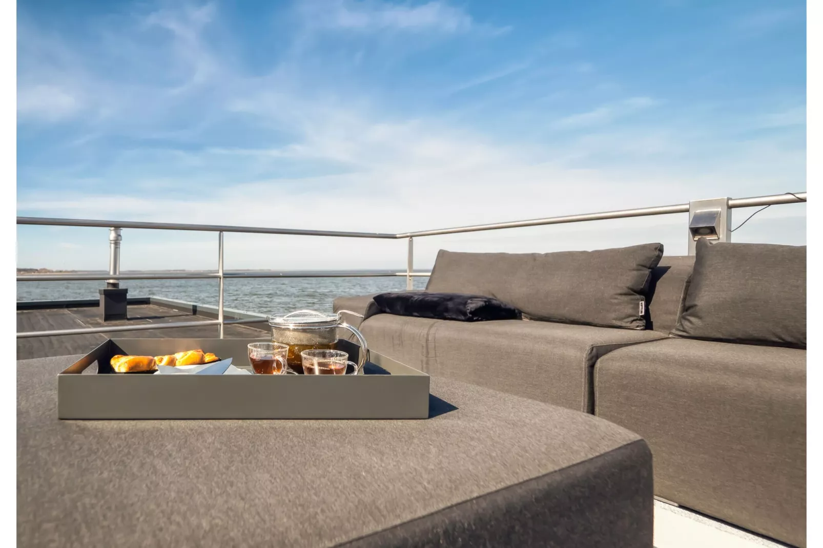 Hausboot in Ribnitz-Damgarten-Terrace balcony